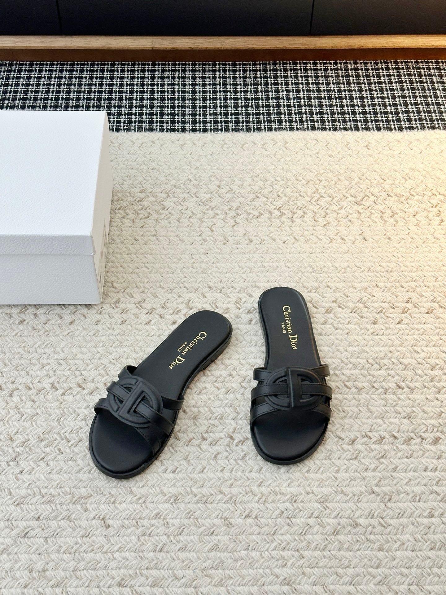 Dior Flat Slide Sandals in Black - Afbeelding 2