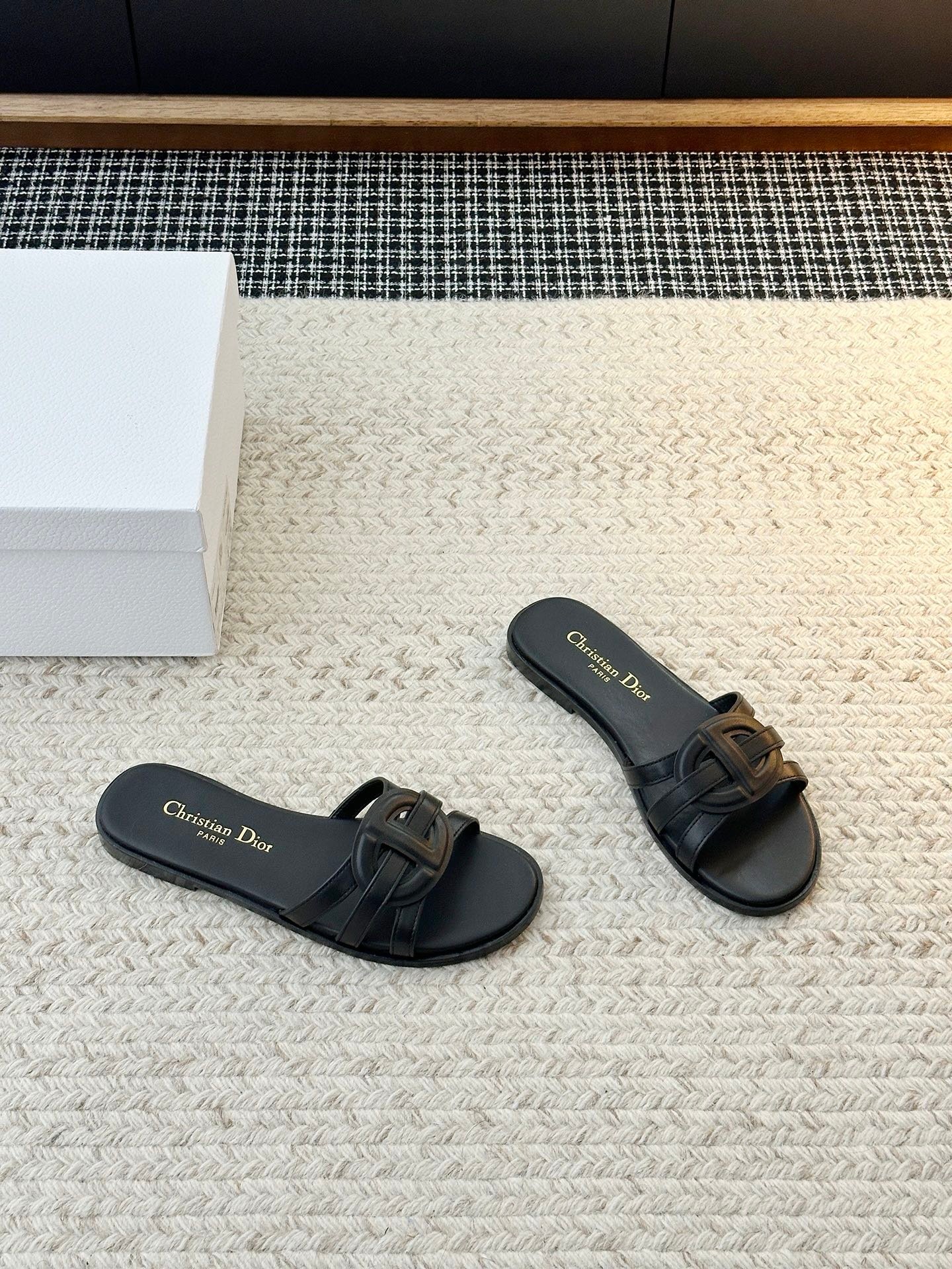 Dior Flat Slide Sandals in Black - Afbeelding 4