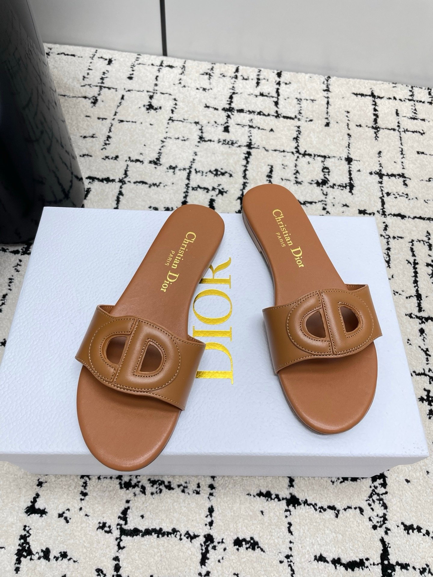Dior Flat Slide Sandals in Brown - Afbeelding 3