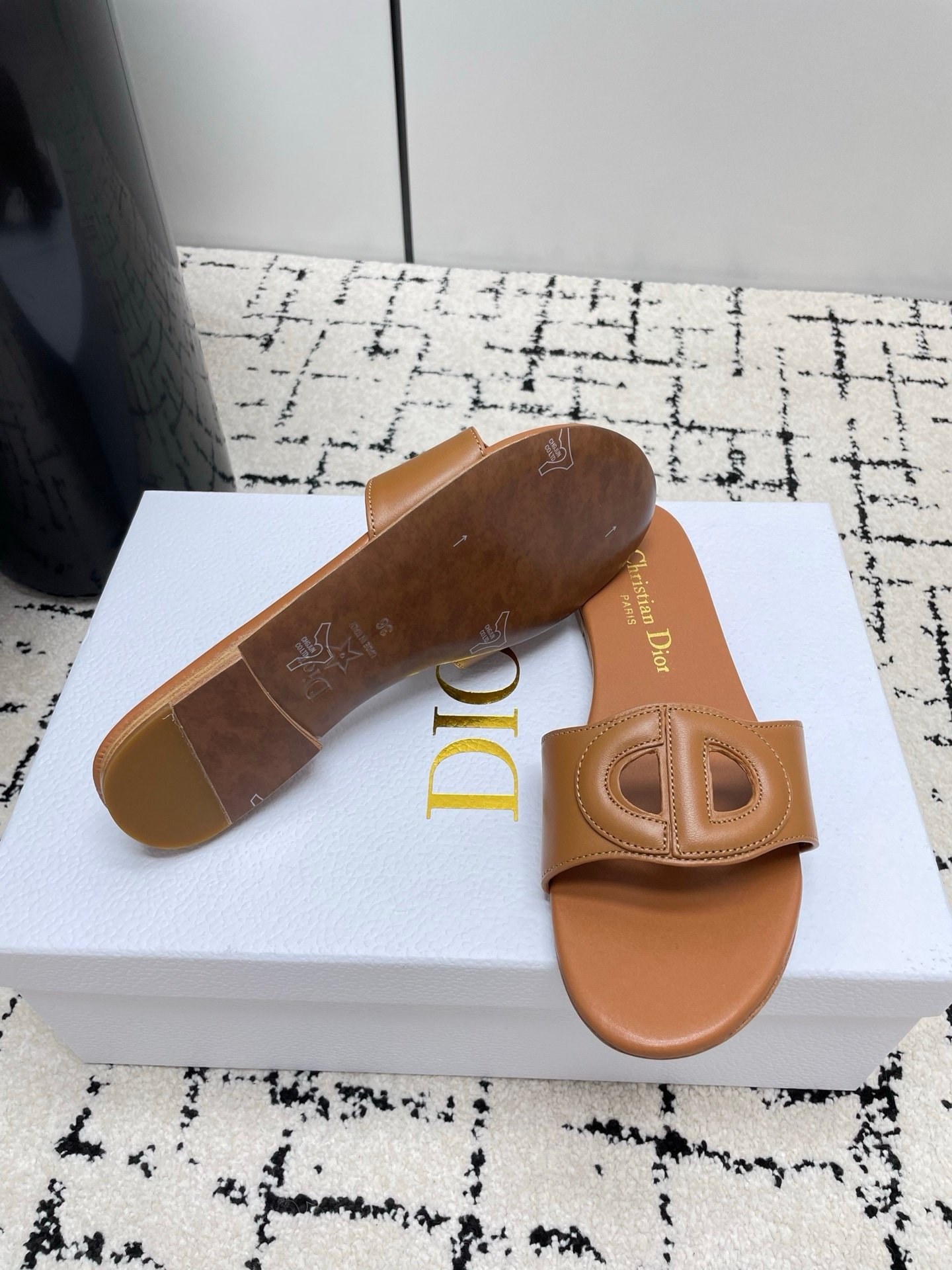 Dior Flat Slide Sandals in Brown - Afbeelding 7