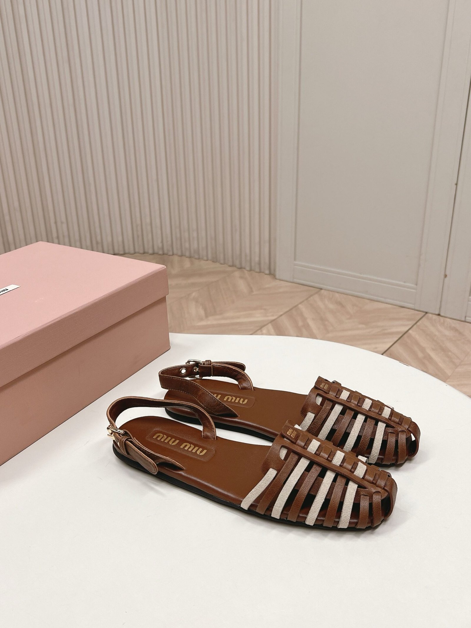Miu Miu Sandals in Brown - Afbeelding 2