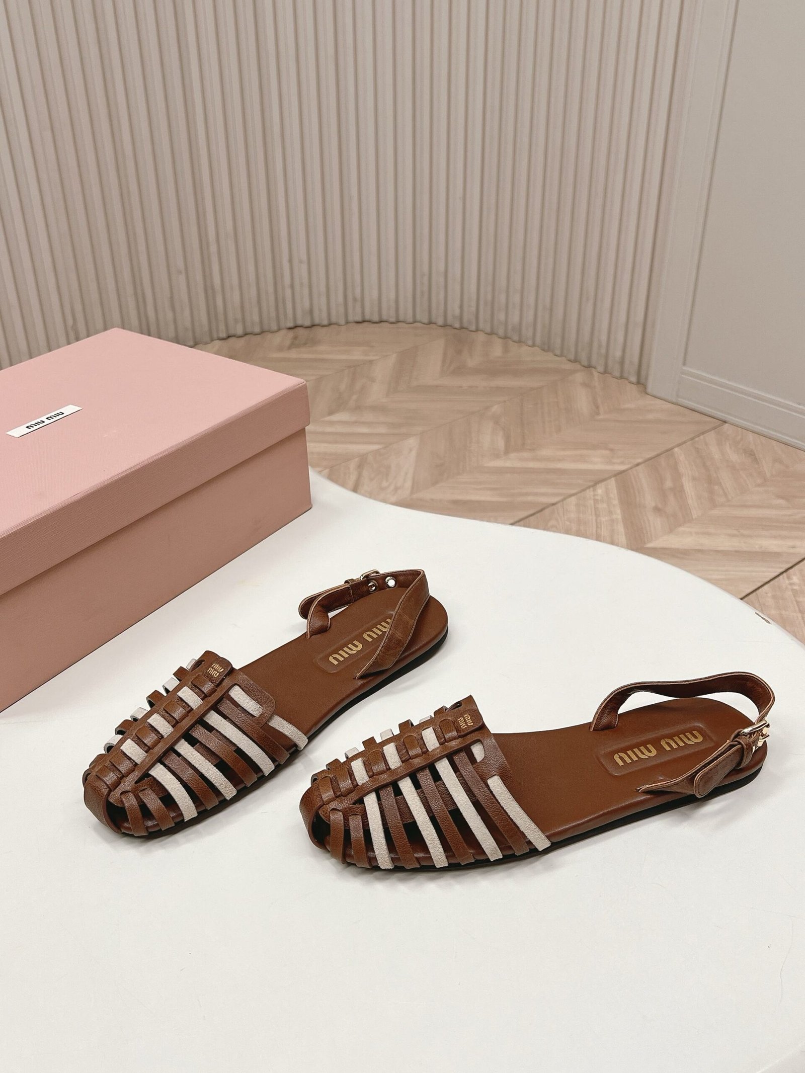 Miu Miu Sandals in Brown - Afbeelding 3