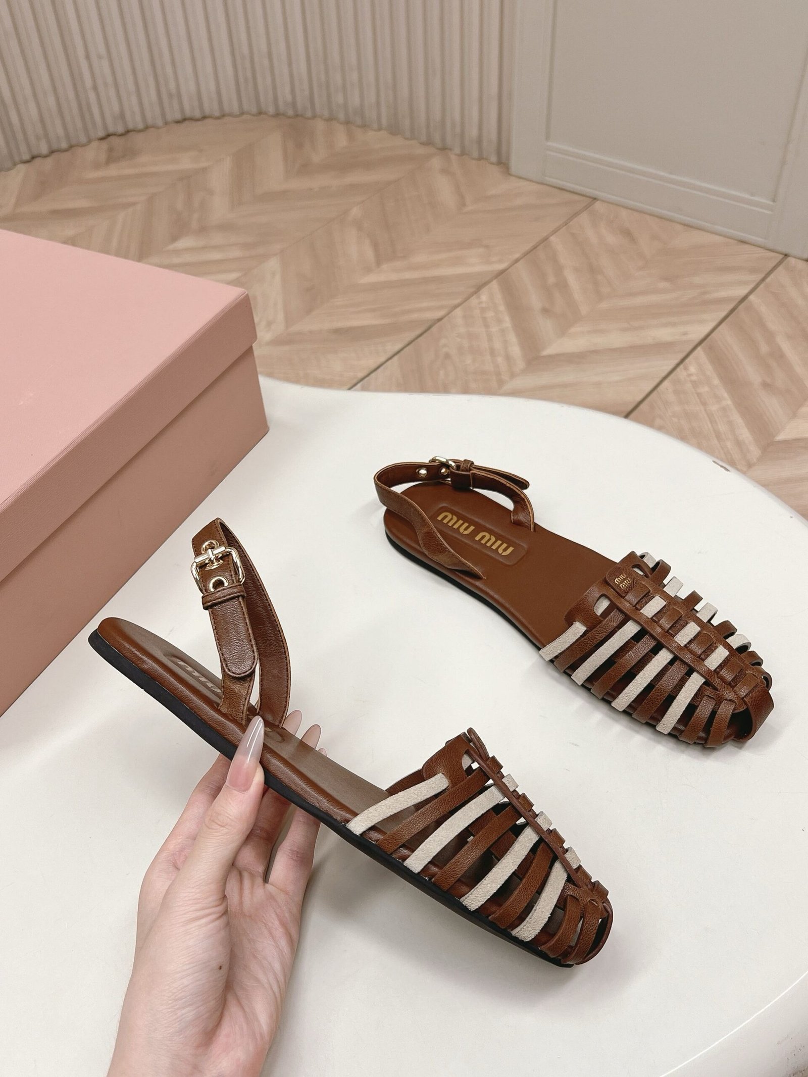 Miu Miu Sandals in Brown - Afbeelding 5