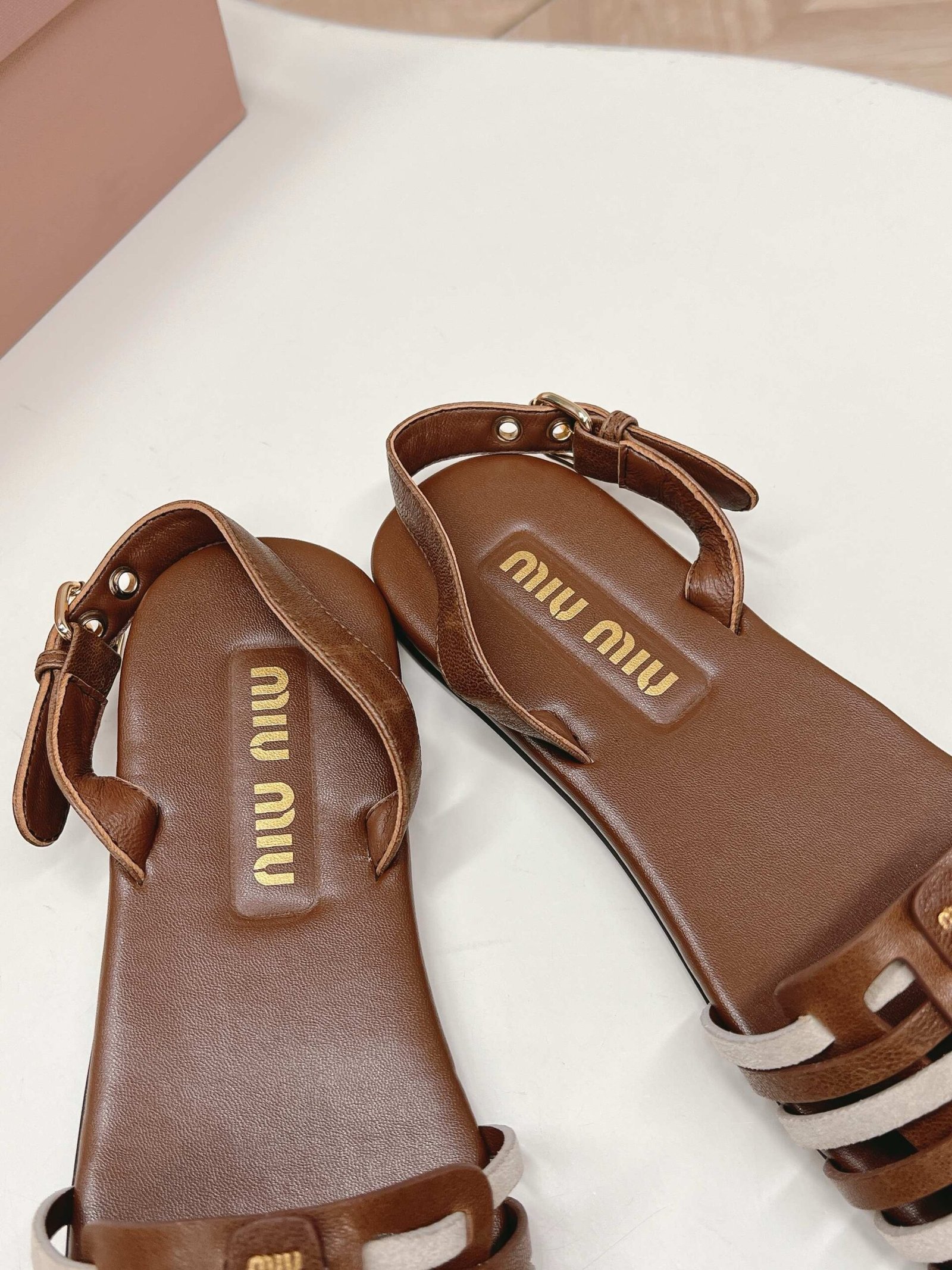 Miu Miu Sandals in Brown - Afbeelding 6
