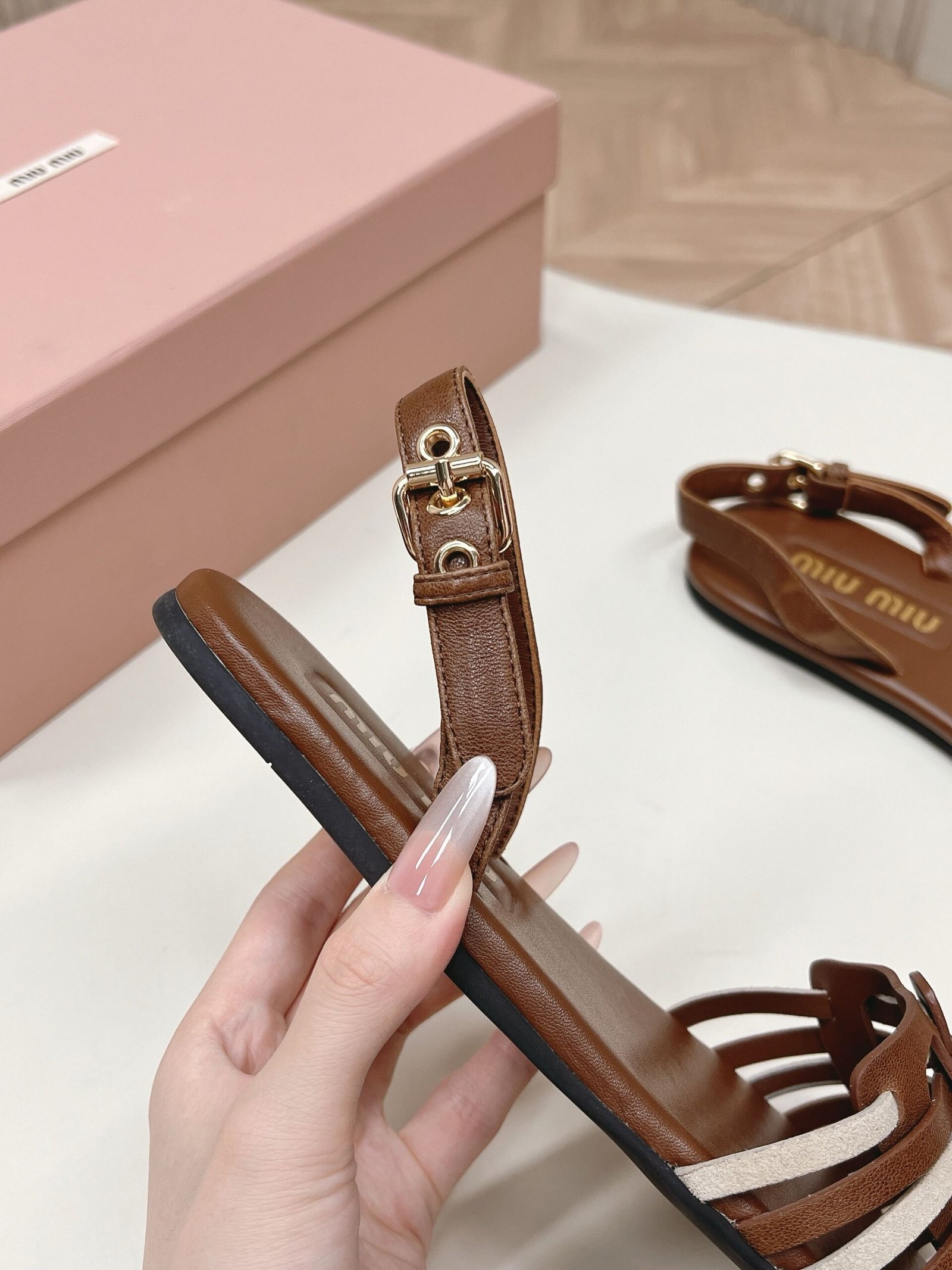 Miu Miu Sandals in Brown - Afbeelding 8