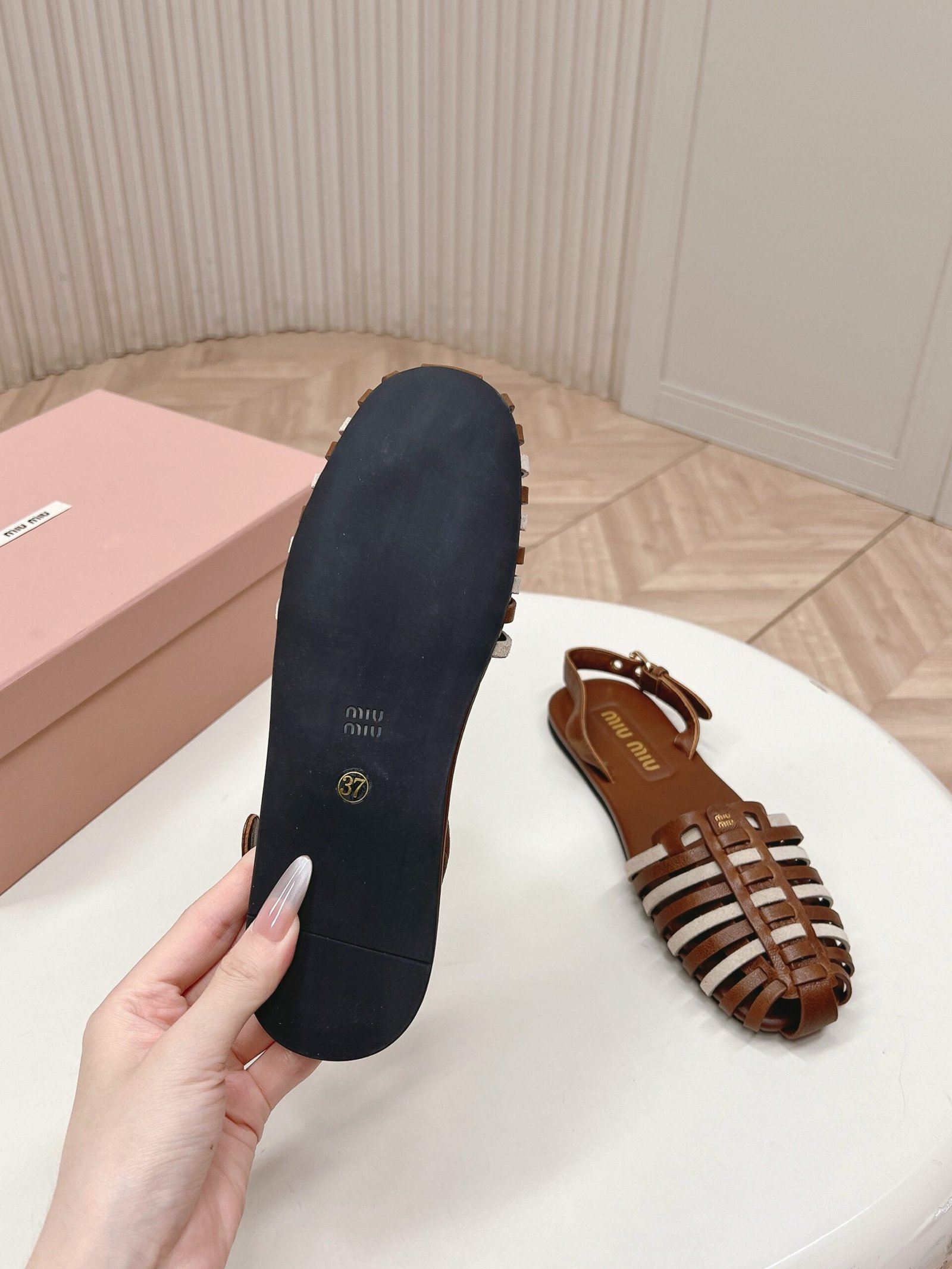 Miu Miu Sandals in Brown - Afbeelding 9