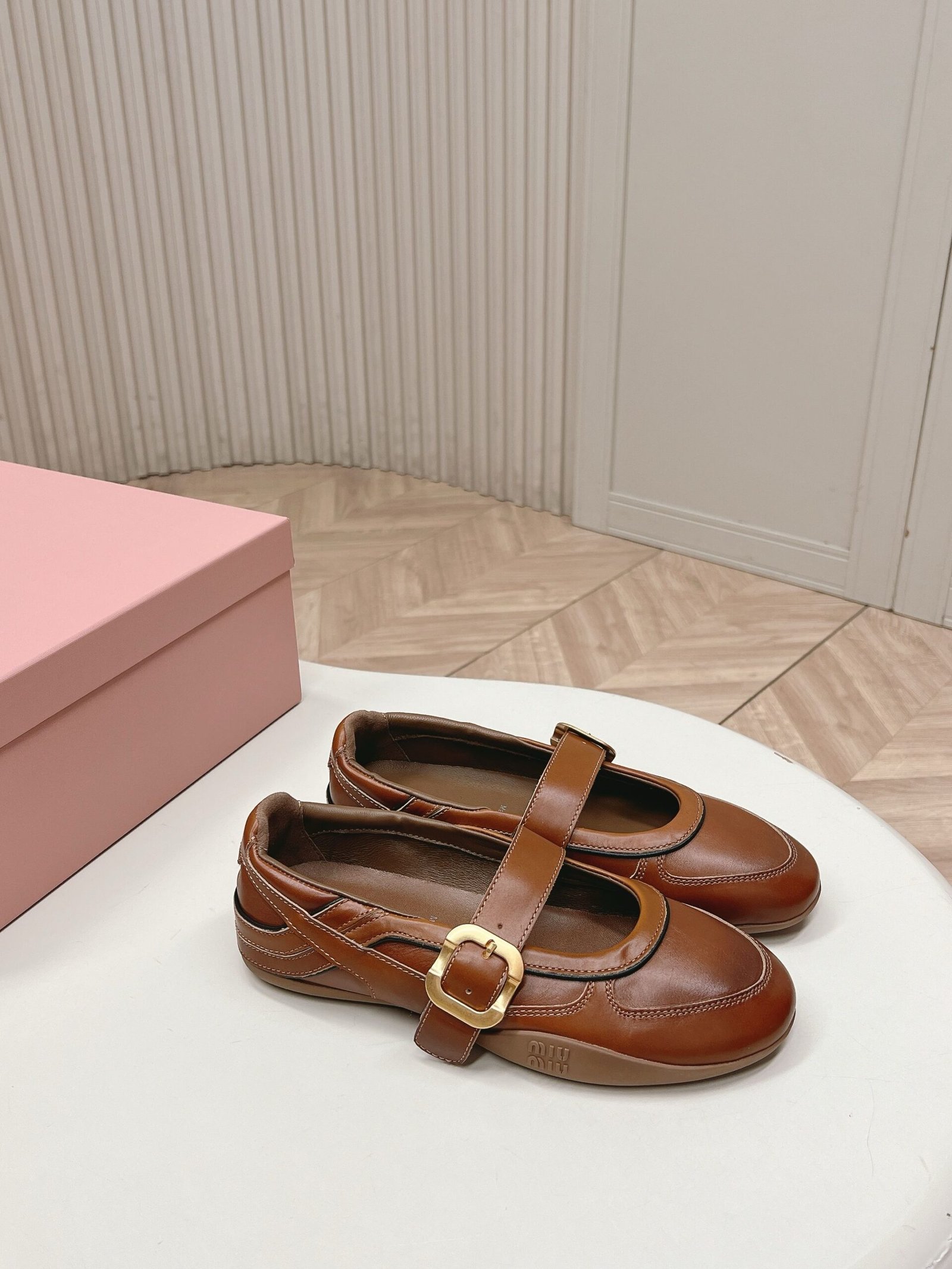 Miu Miu Gymnasium Ballerinas in Brown - Afbeelding 2