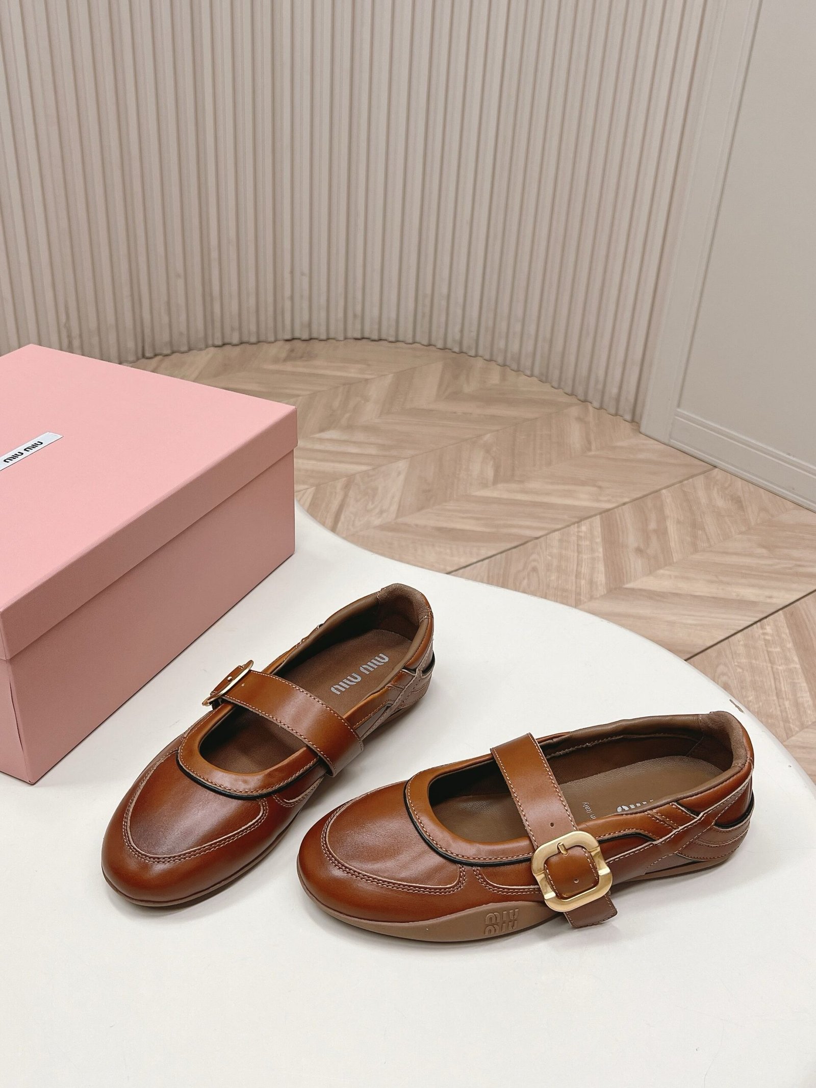 Miu Miu Gymnasium Ballerinas in Brown - Afbeelding 3