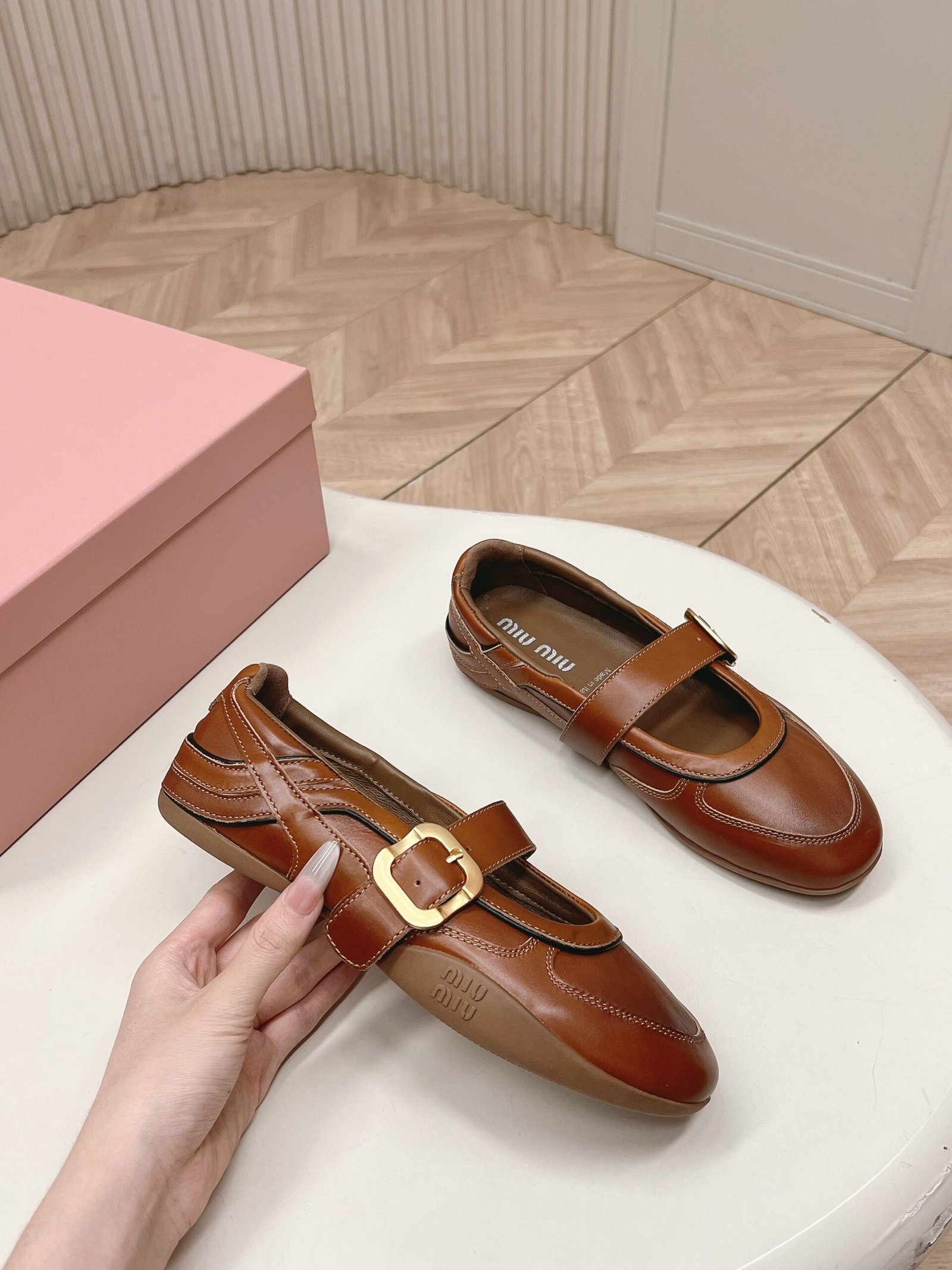 Miu Miu Gymnasium Ballerinas in Brown - Afbeelding 5