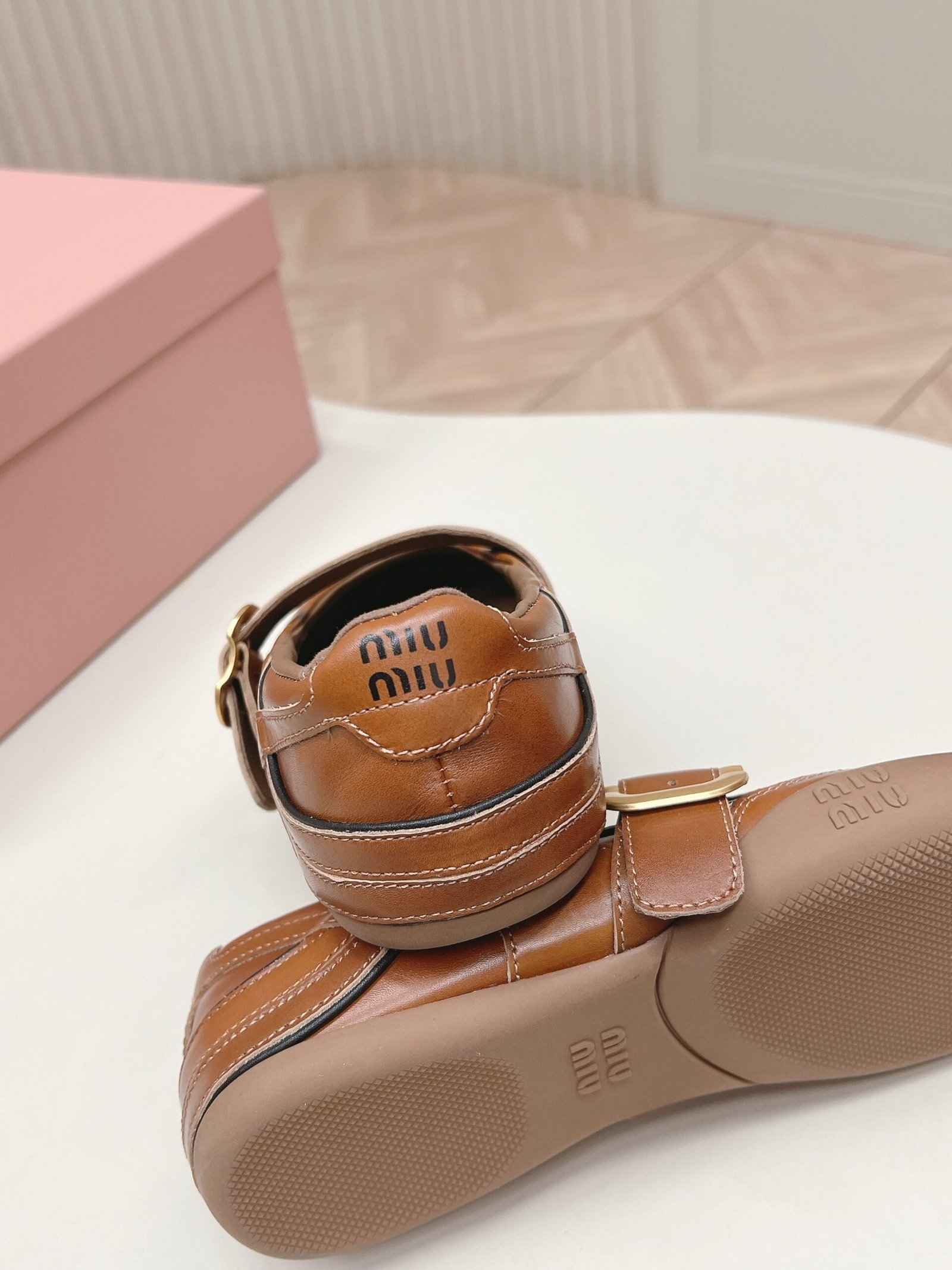 Miu Miu Gymnasium Ballerinas in Brown - Afbeelding 6