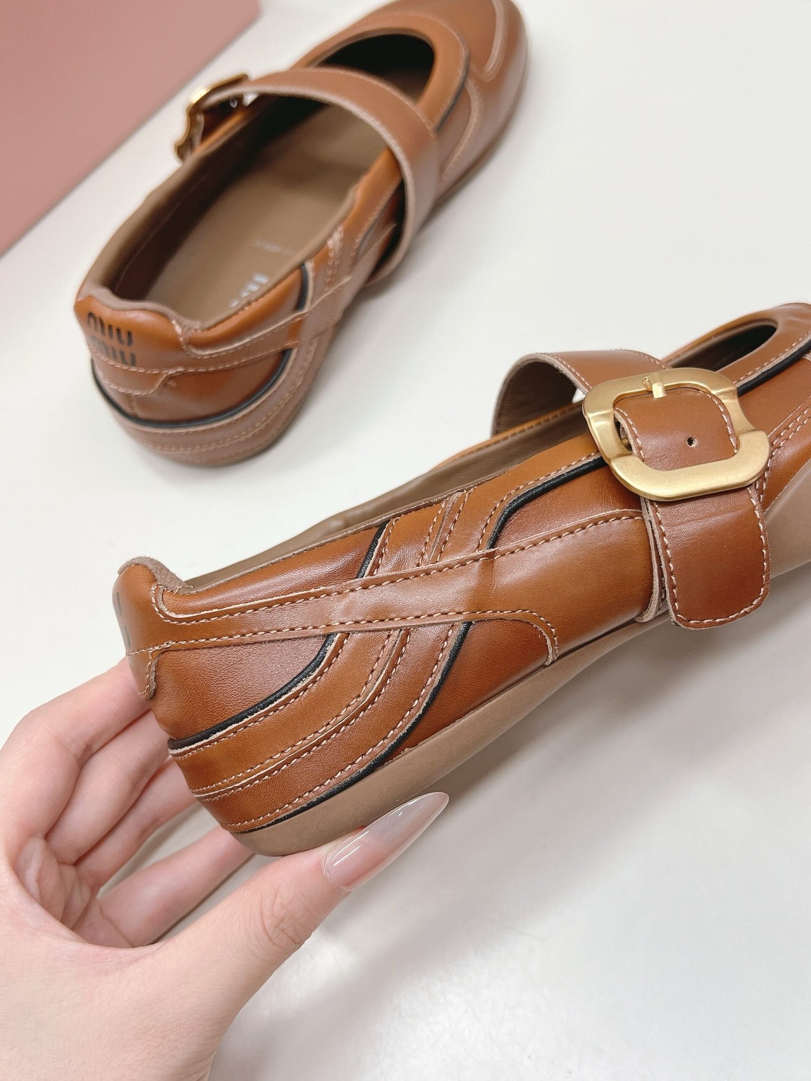 Miu Miu Gymnasium Ballerinas in Brown - Afbeelding 8