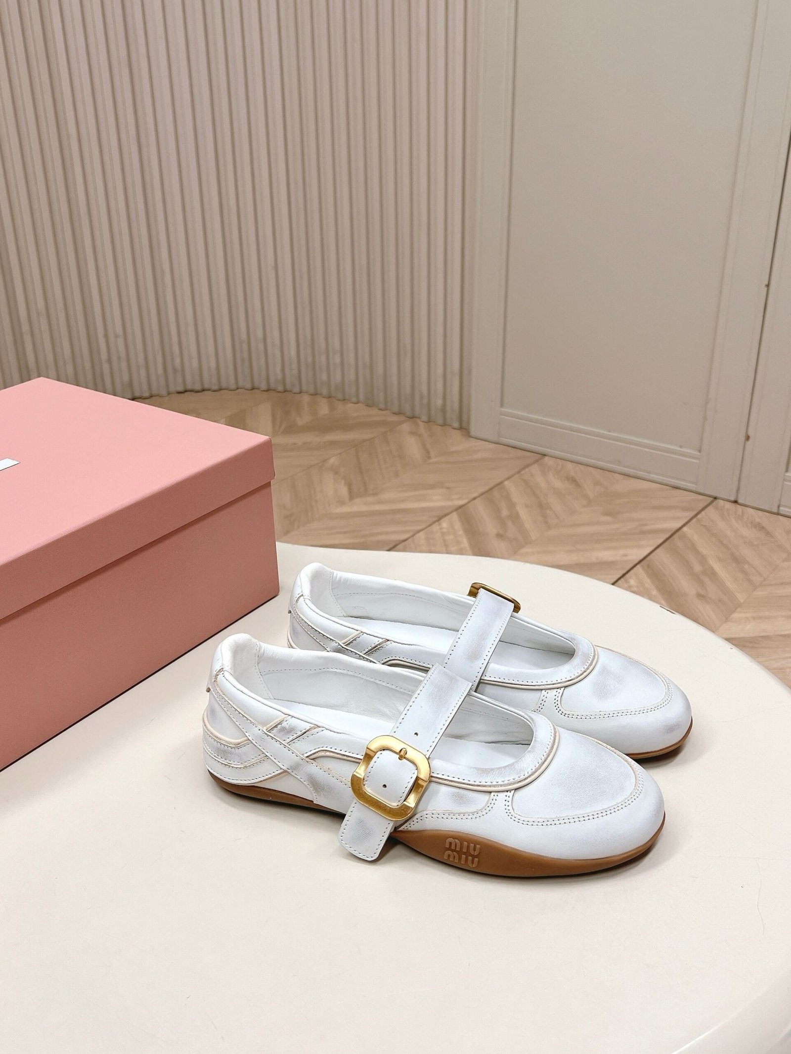 Miu Miu Gymnasium Ballerinas in White - Afbeelding 2