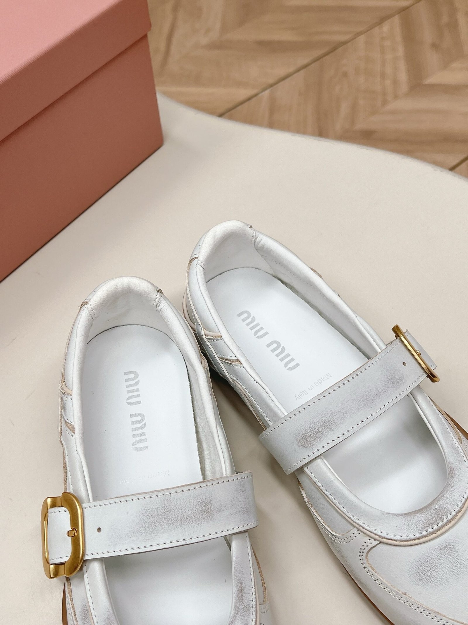 Miu Miu Gymnasium Ballerinas in White - Afbeelding 3