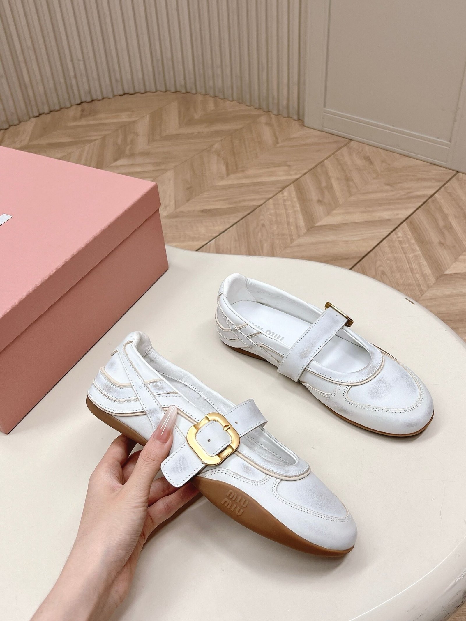 Miu Miu Gymnasium Ballerinas in White - Afbeelding 4