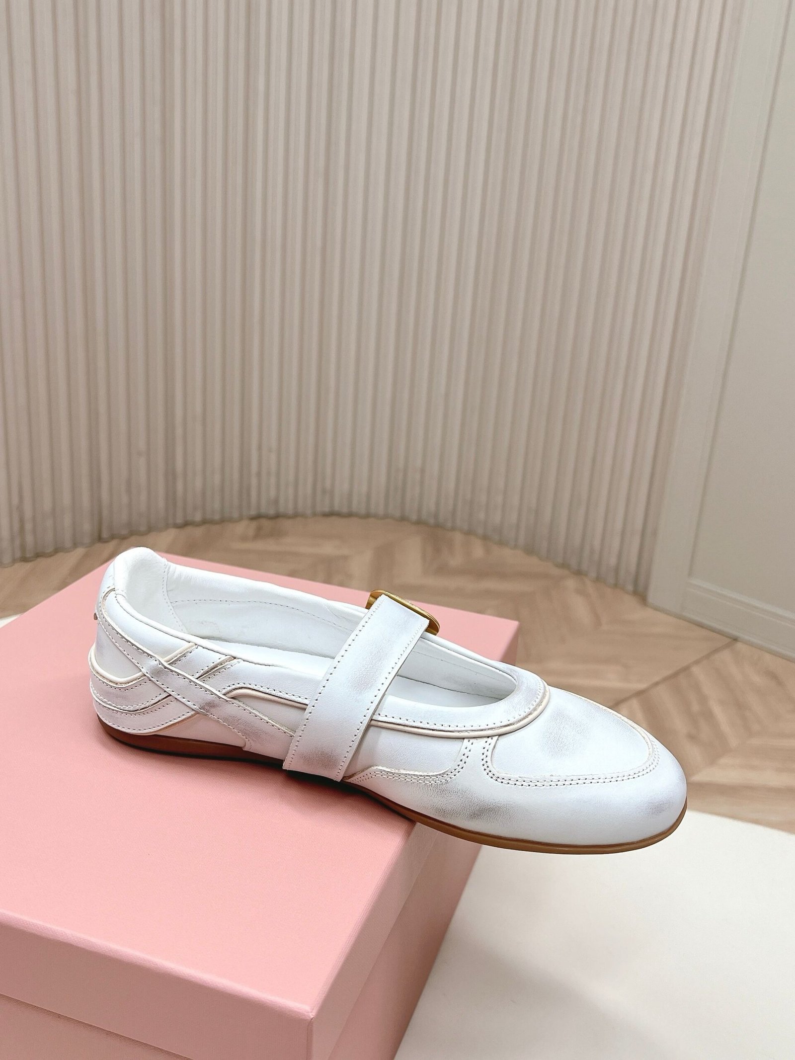 Miu Miu Gymnasium Ballerinas in White - Afbeelding 5