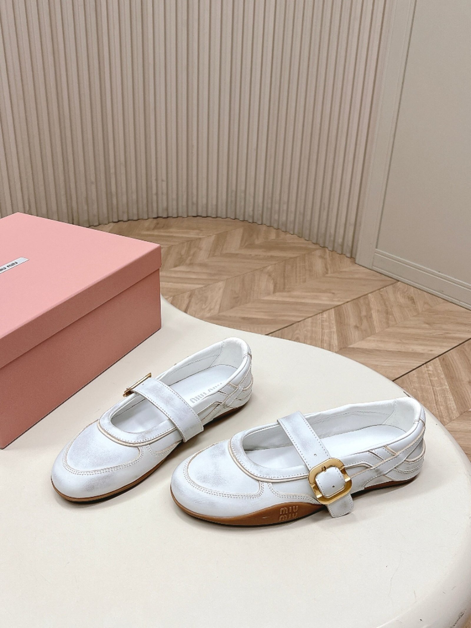 Miu Miu Gymnasium Ballerinas in White - Afbeelding 6