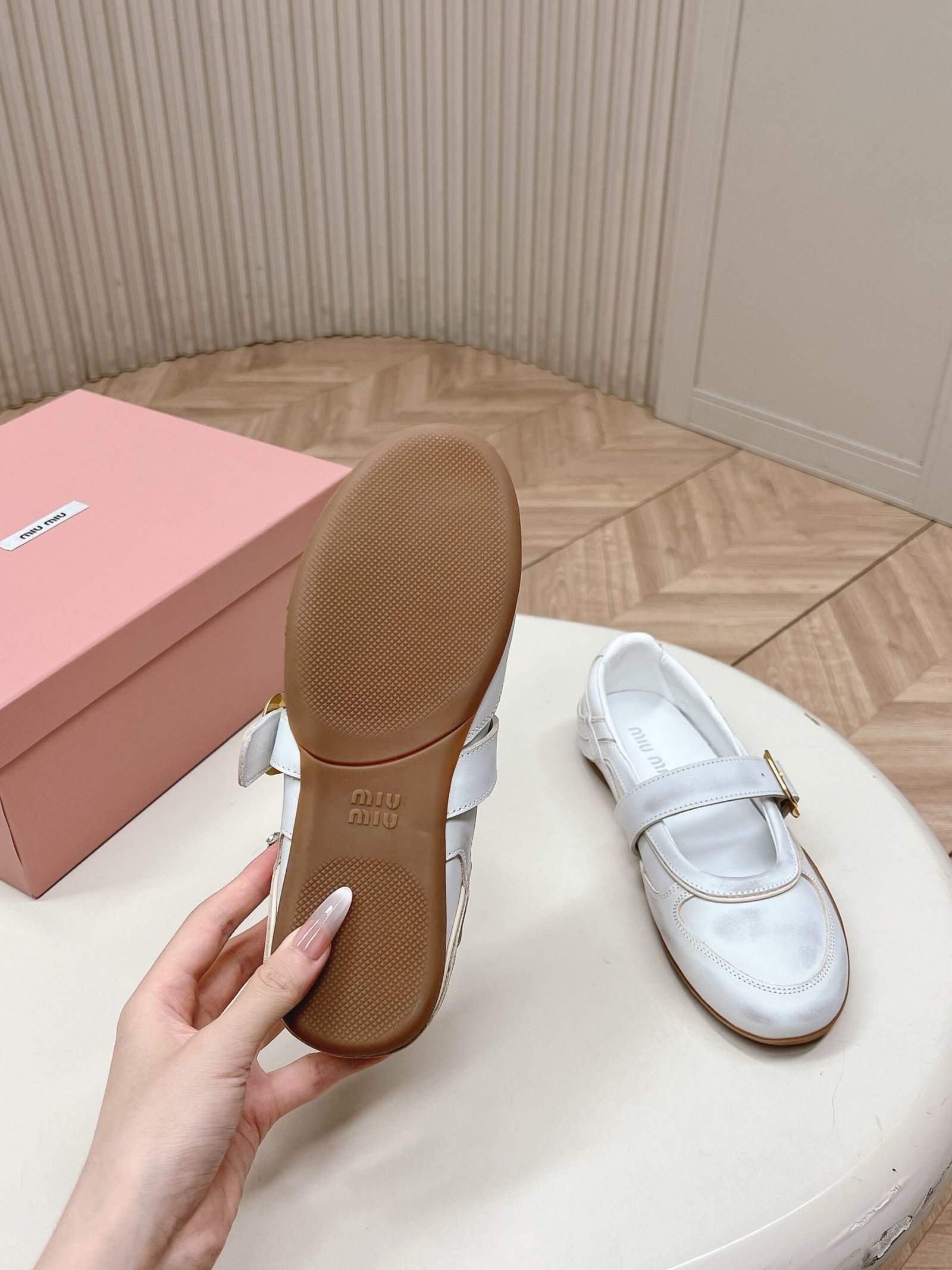Miu Miu Gymnasium Ballerinas in White - Afbeelding 7