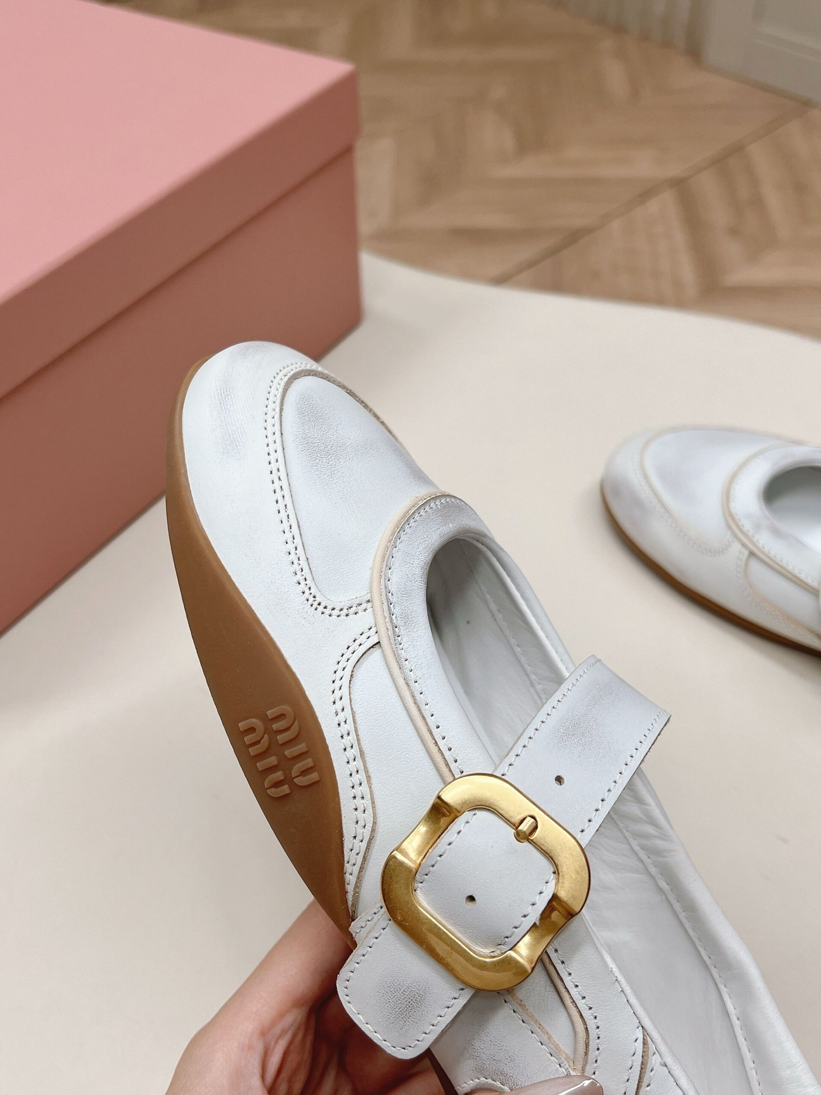 Miu Miu Gymnasium Ballerinas in White - Afbeelding 9