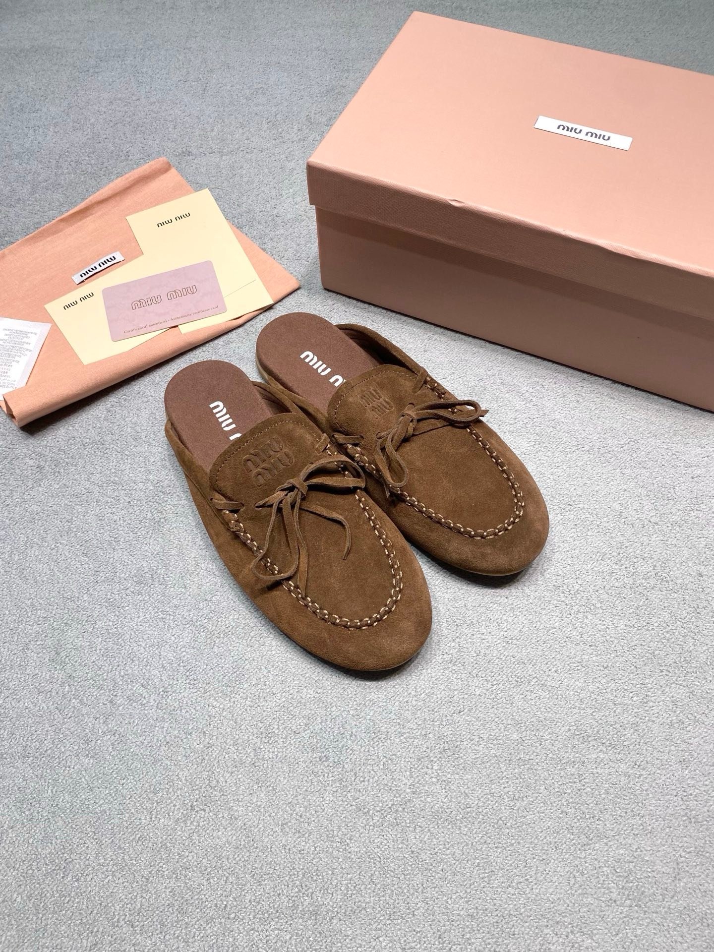 Miu Miu Suede Mules in Brown - Afbeelding 2