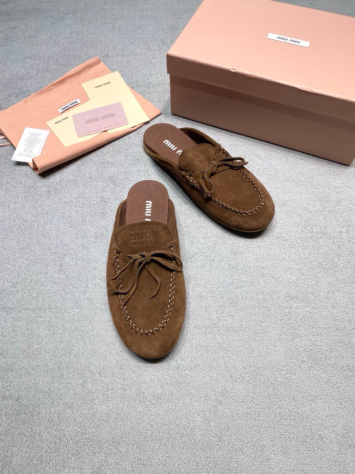 Miu Miu Suede Mules in Brown - Afbeelding 3