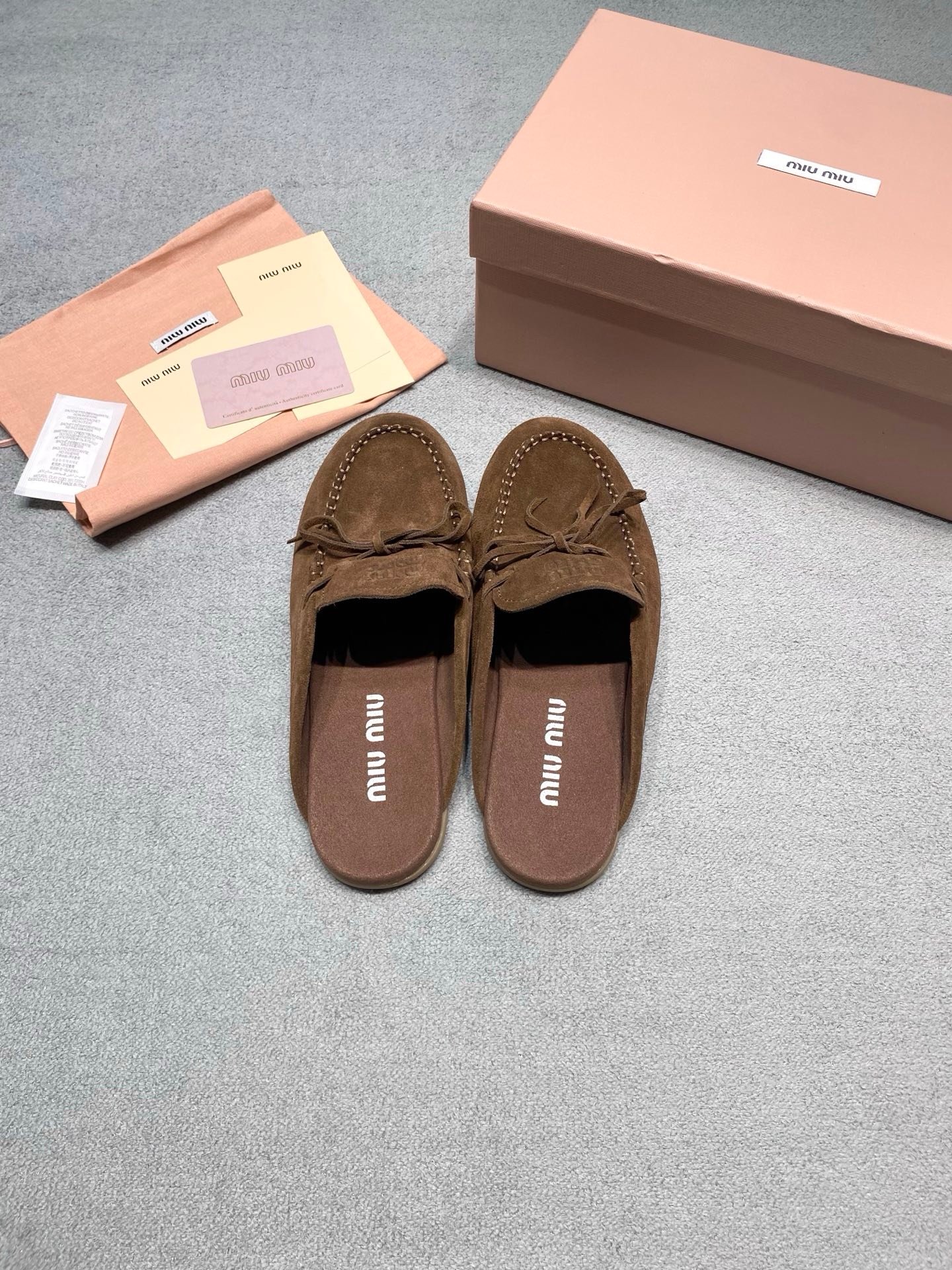 Miu Miu Suede Mules in Brown - Afbeelding 4
