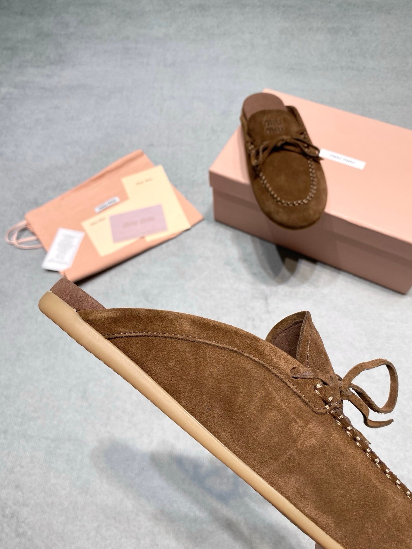 Miu Miu Suede Mules in Brown - Afbeelding 5