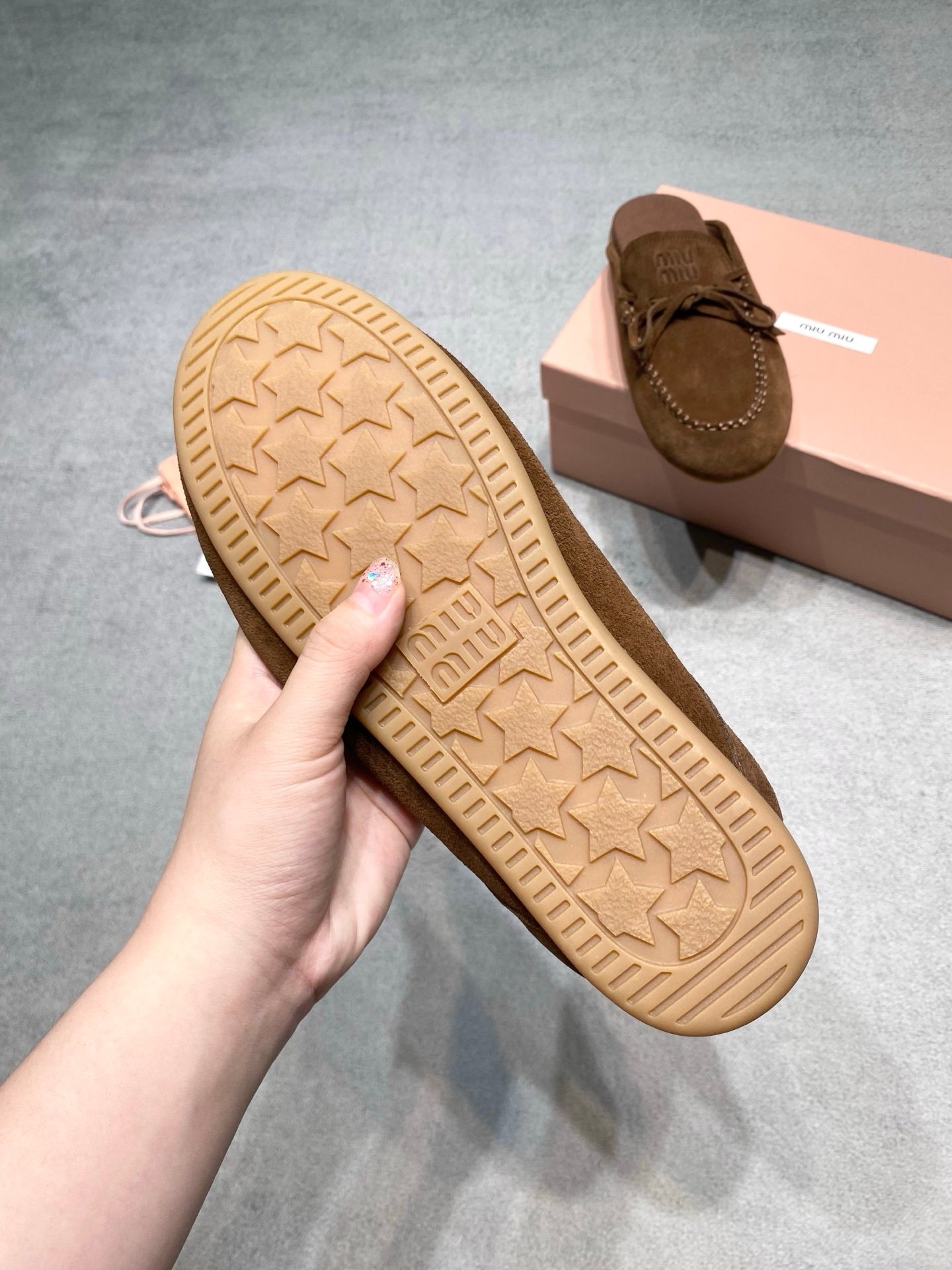 Miu Miu Suede Mules in Brown - Afbeelding 6