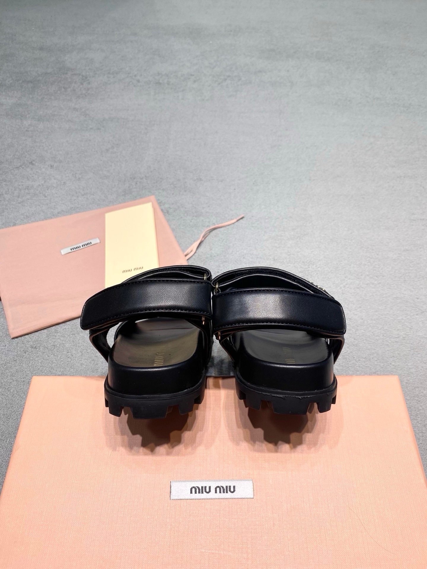 Miu Miu Sandals in Black Gold - Afbeelding 9