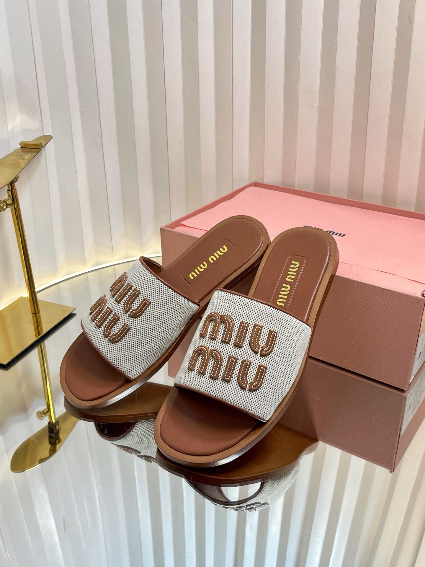 Miu Miu Sandals in Beige Brown - Afbeelding 2