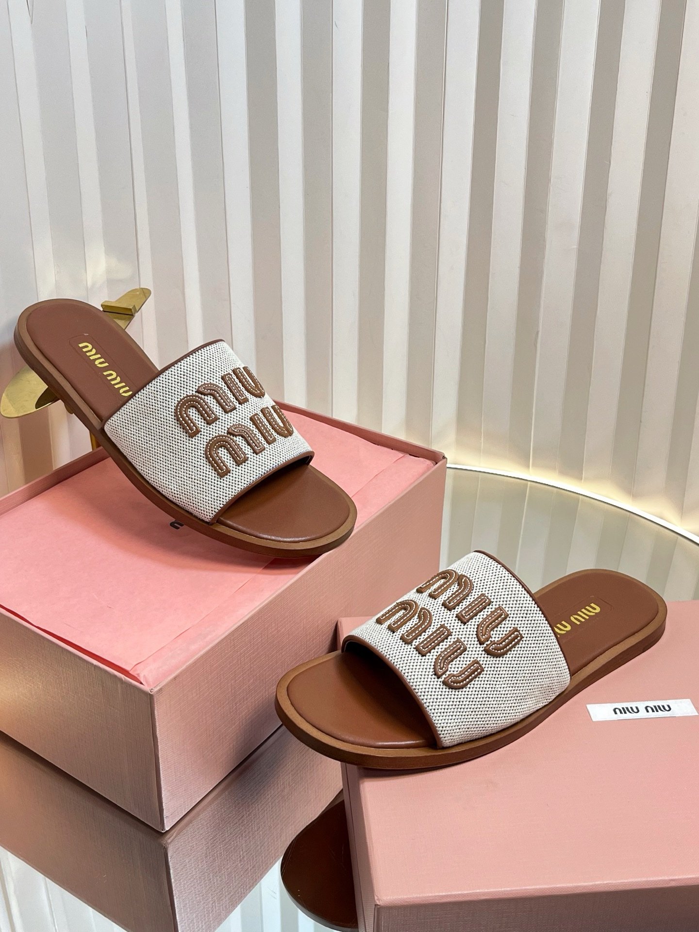 Miu Miu Sandals in Beige Brown - Afbeelding 4