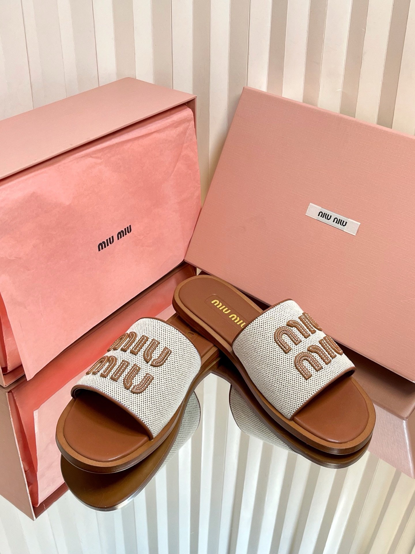 Miu Miu Sandals in Beige Brown - Afbeelding 6