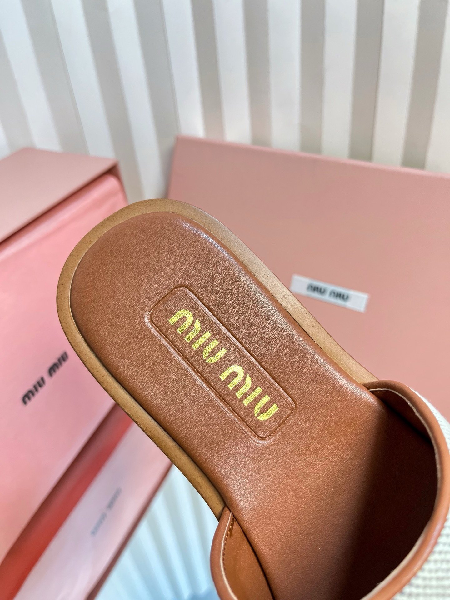 Miu Miu Sandals in Beige Brown - Afbeelding 8