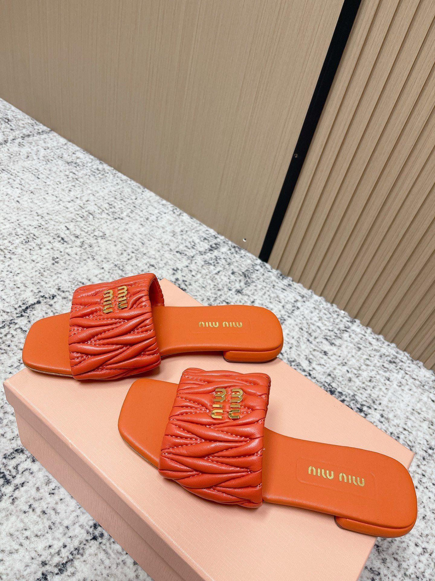 Miu Miu Slide Sandals in Orange - Afbeelding 2