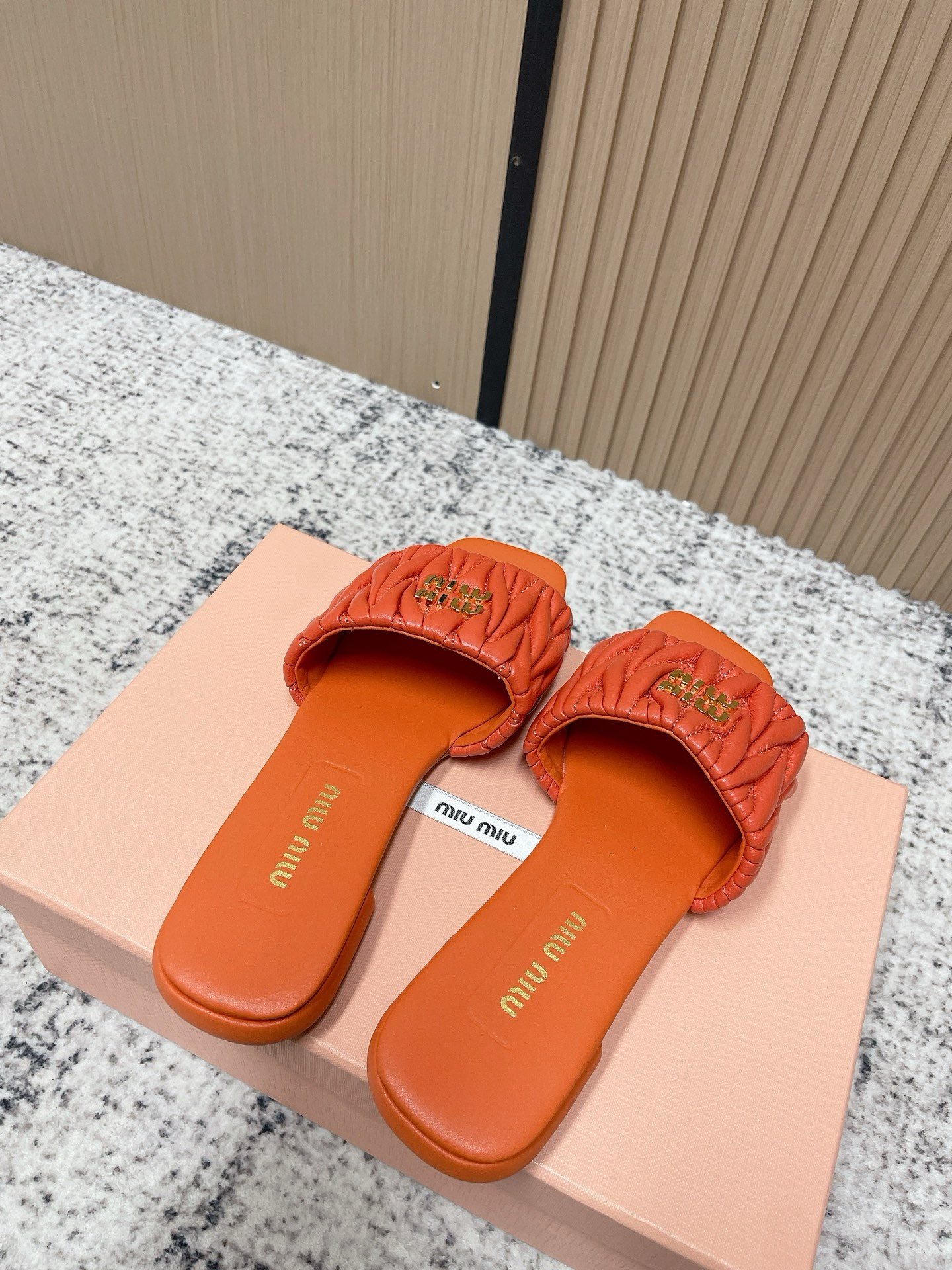 Miu Miu Slide Sandals in Orange - Afbeelding 3