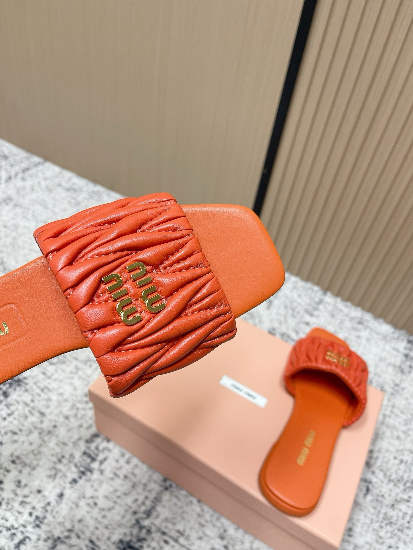 Miu Miu Slide Sandals in Orange - Afbeelding 4