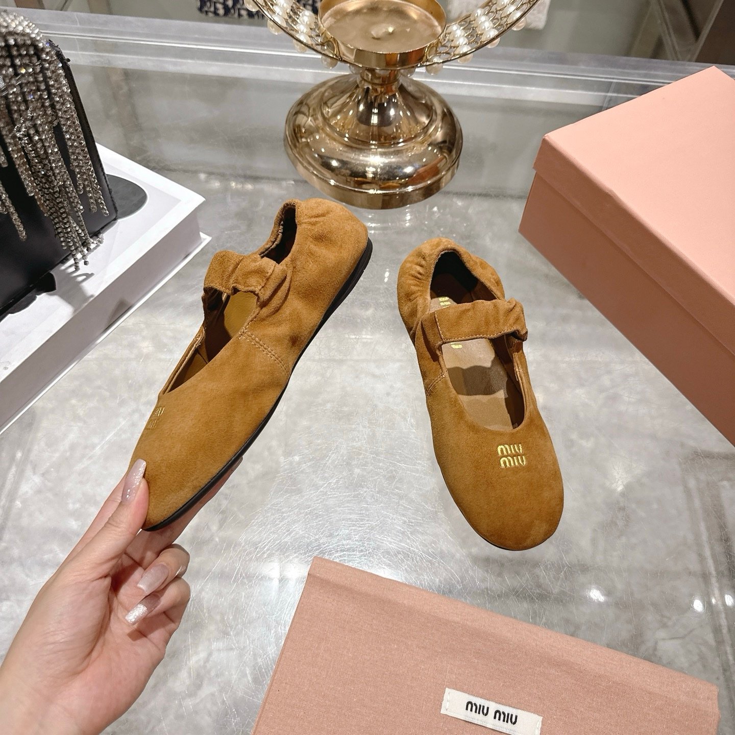 Miu Miu Suede Ballerinas in Brown - Afbeelding 3