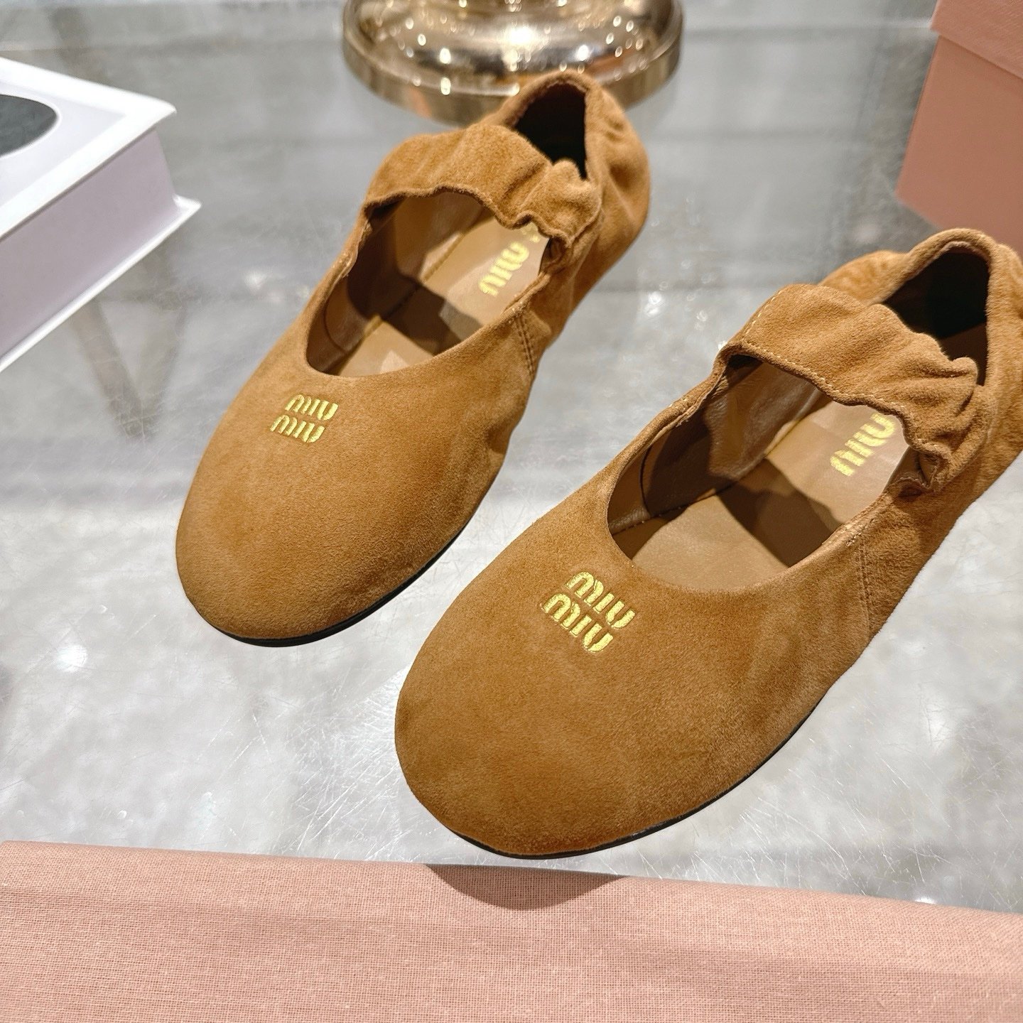 Miu Miu Suede Ballerinas in Brown - Afbeelding 5