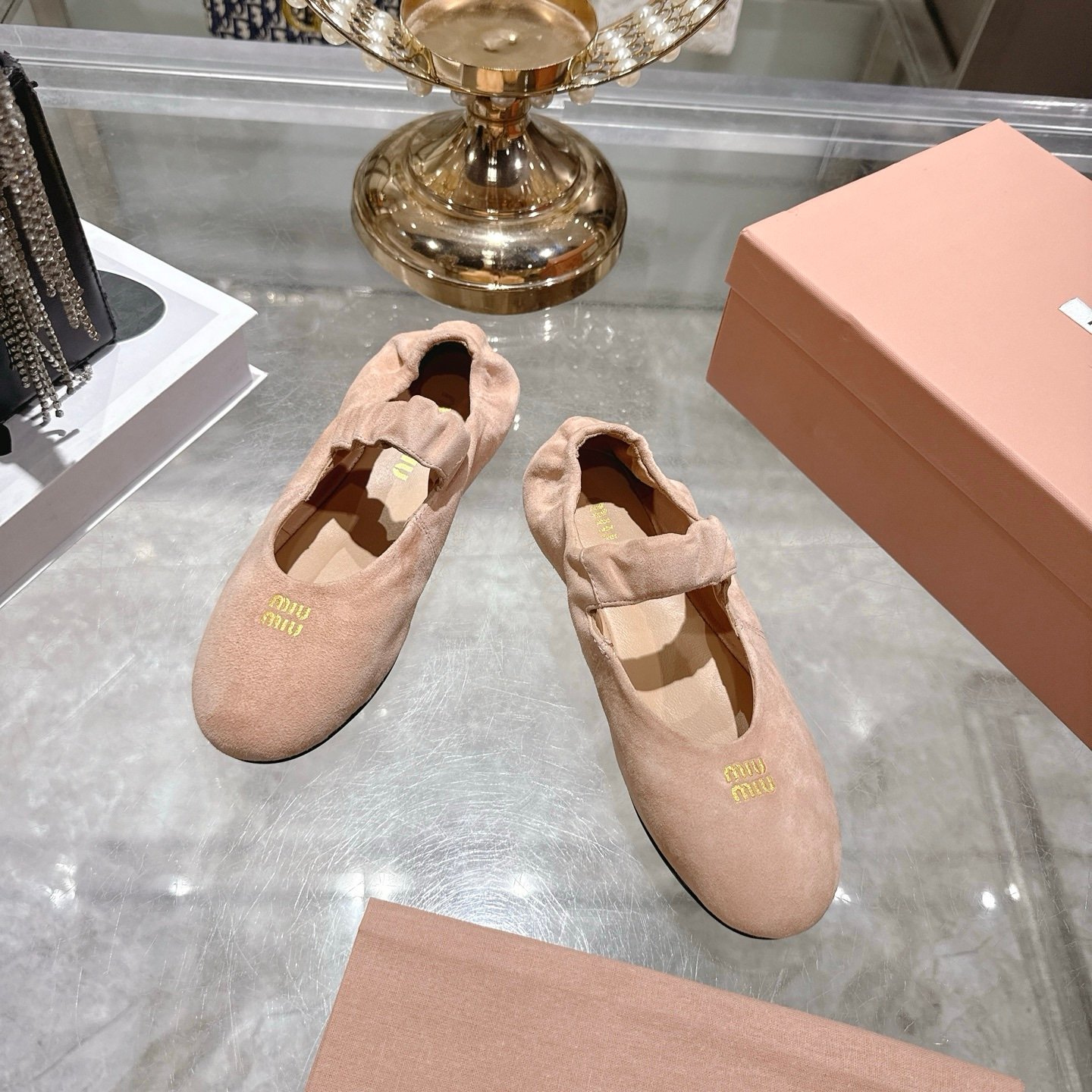 Miu Miu Suede Ballerinas in Pink - Afbeelding 2