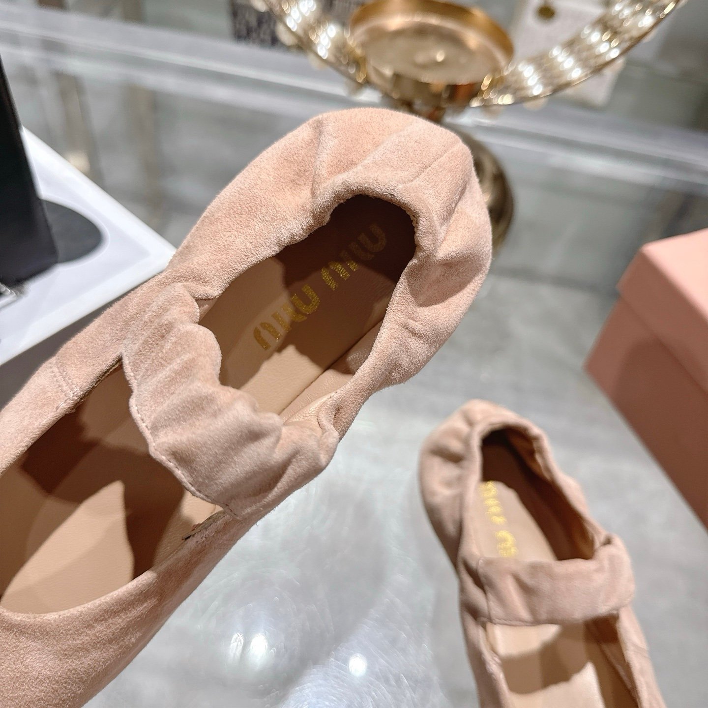Miu Miu Suede Ballerinas in Pink - Afbeelding 5