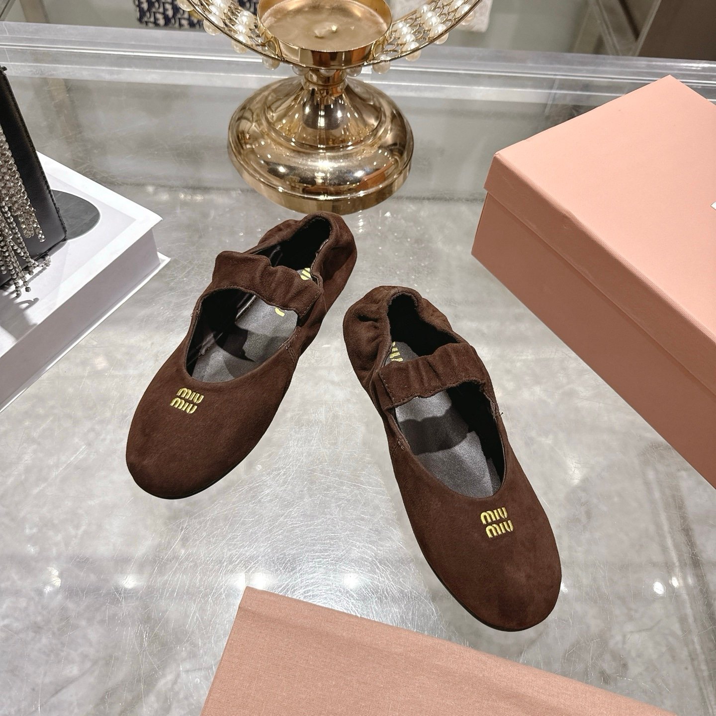 Miu Miu Suede Ballerinas in Dark Brown - Afbeelding 2