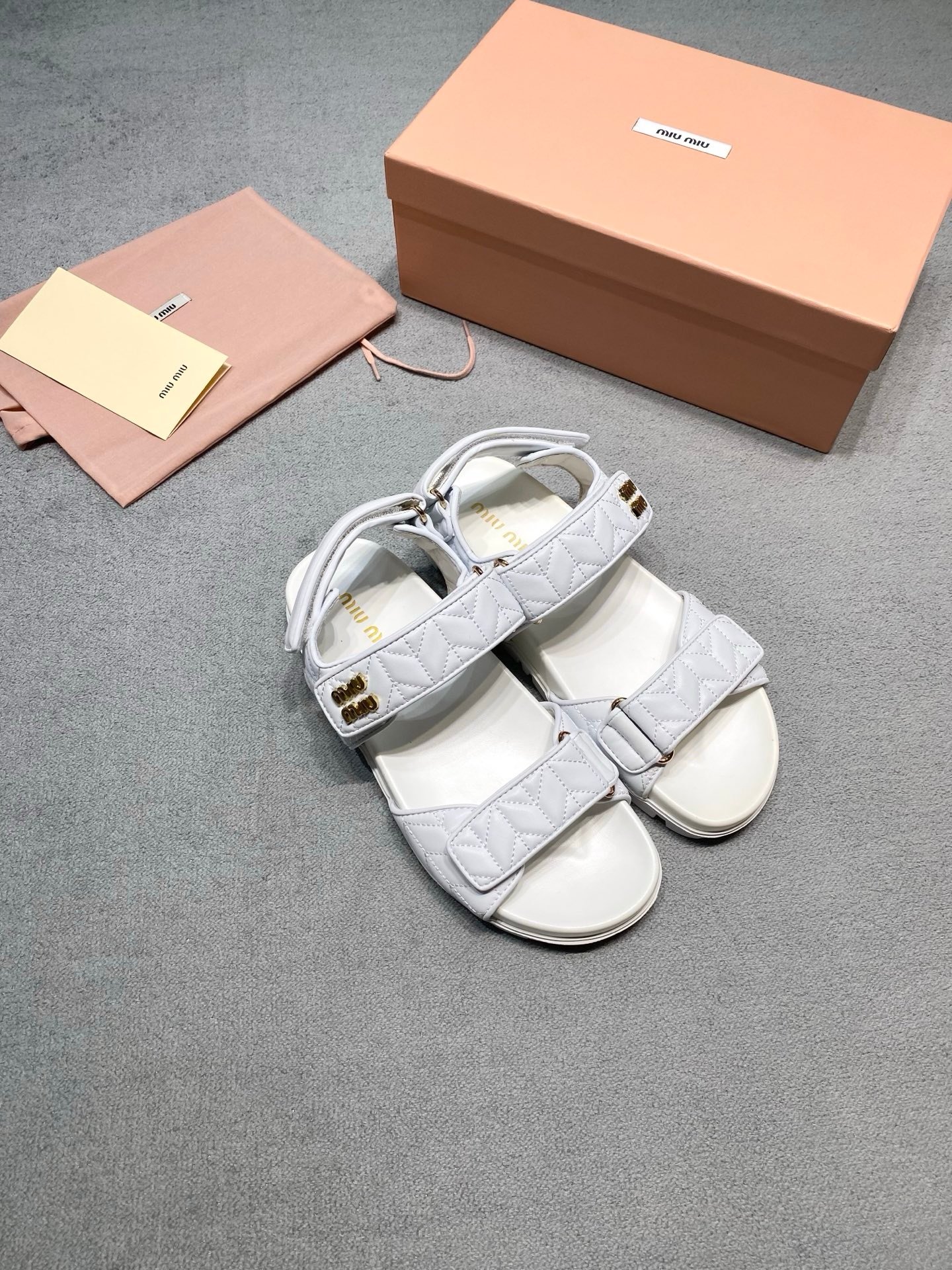 Miu Miu Sandals in White Gold - Afbeelding 2