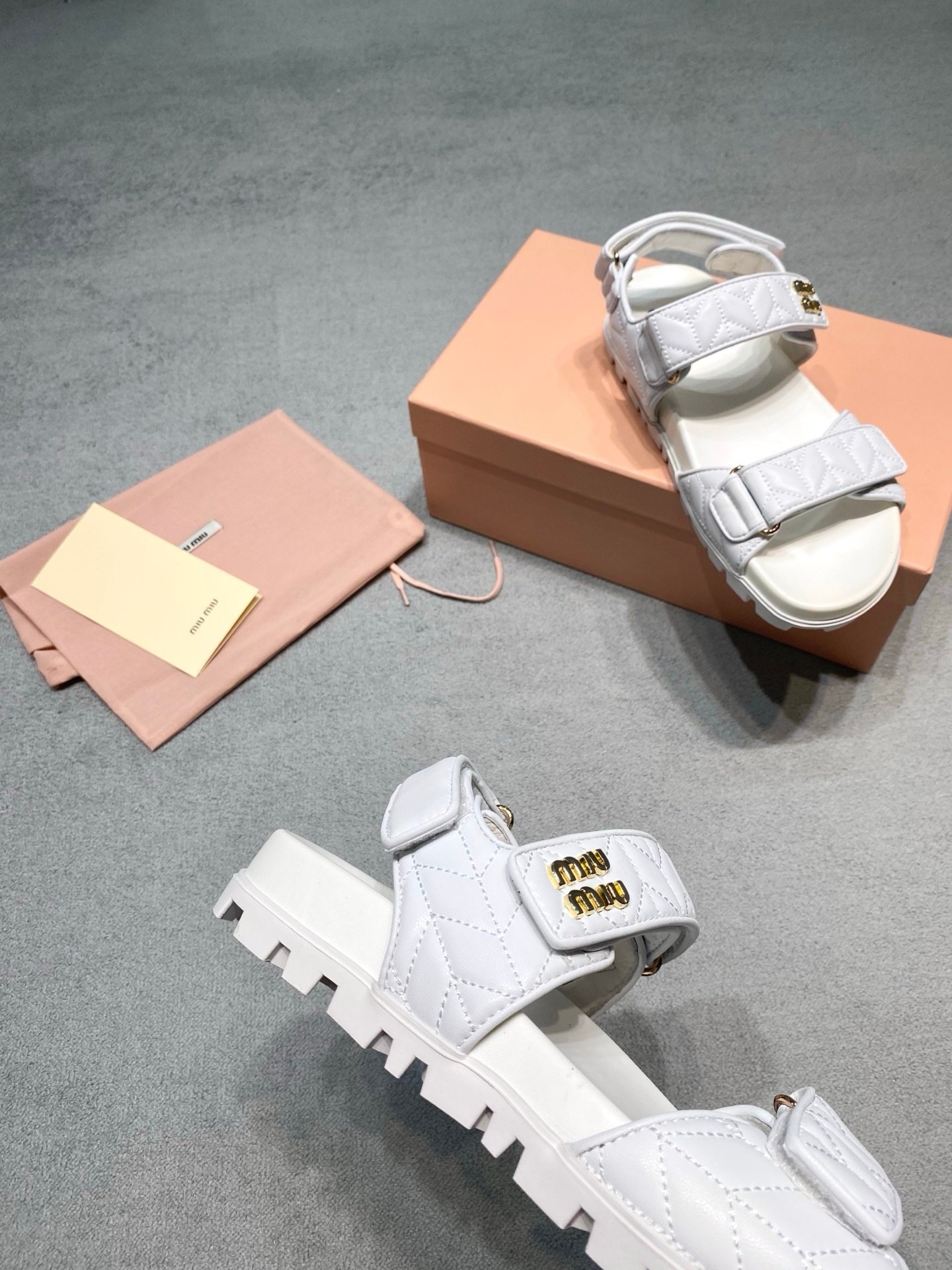 Miu Miu Sandals in White Gold - Afbeelding 4