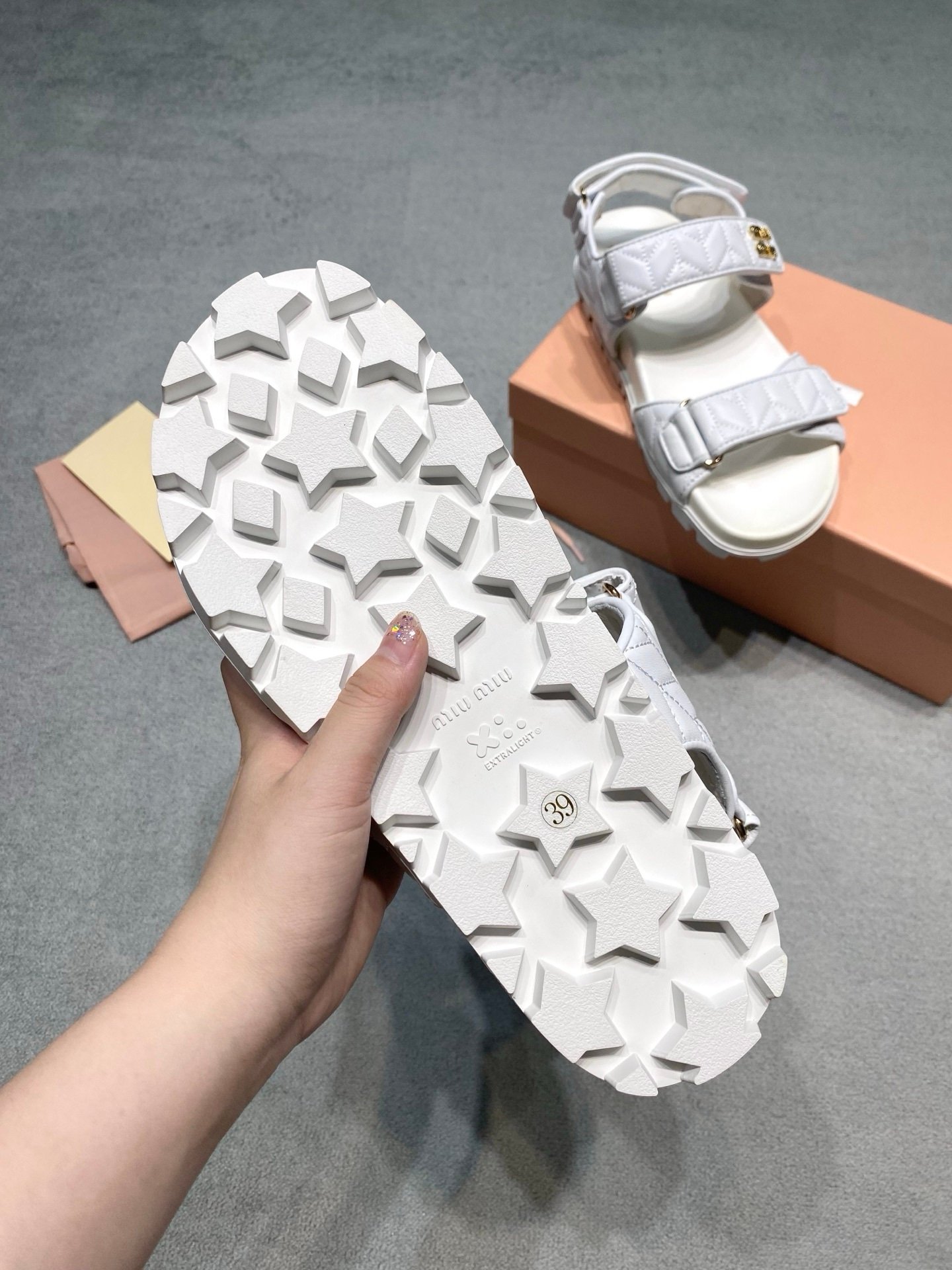 Miu Miu Sandals in White Gold - Afbeelding 5