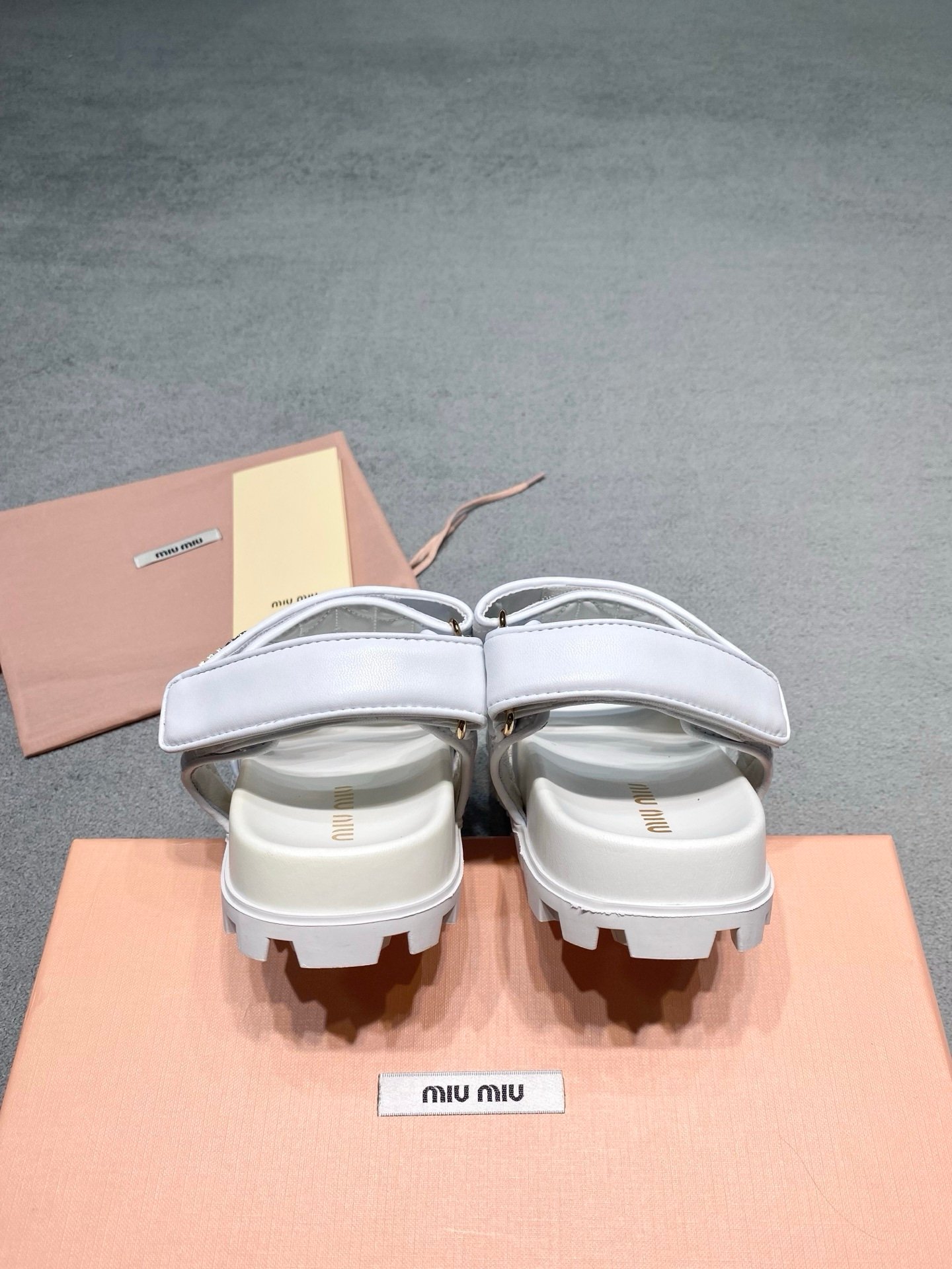 Miu Miu Sandals in White Gold - Afbeelding 6