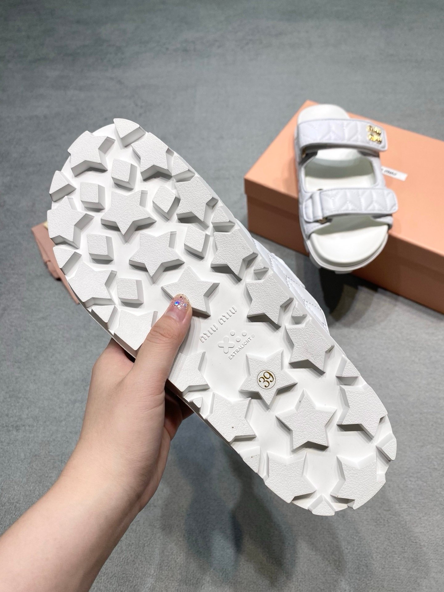 Miu Miu Sandals in White Gold - Afbeelding 7