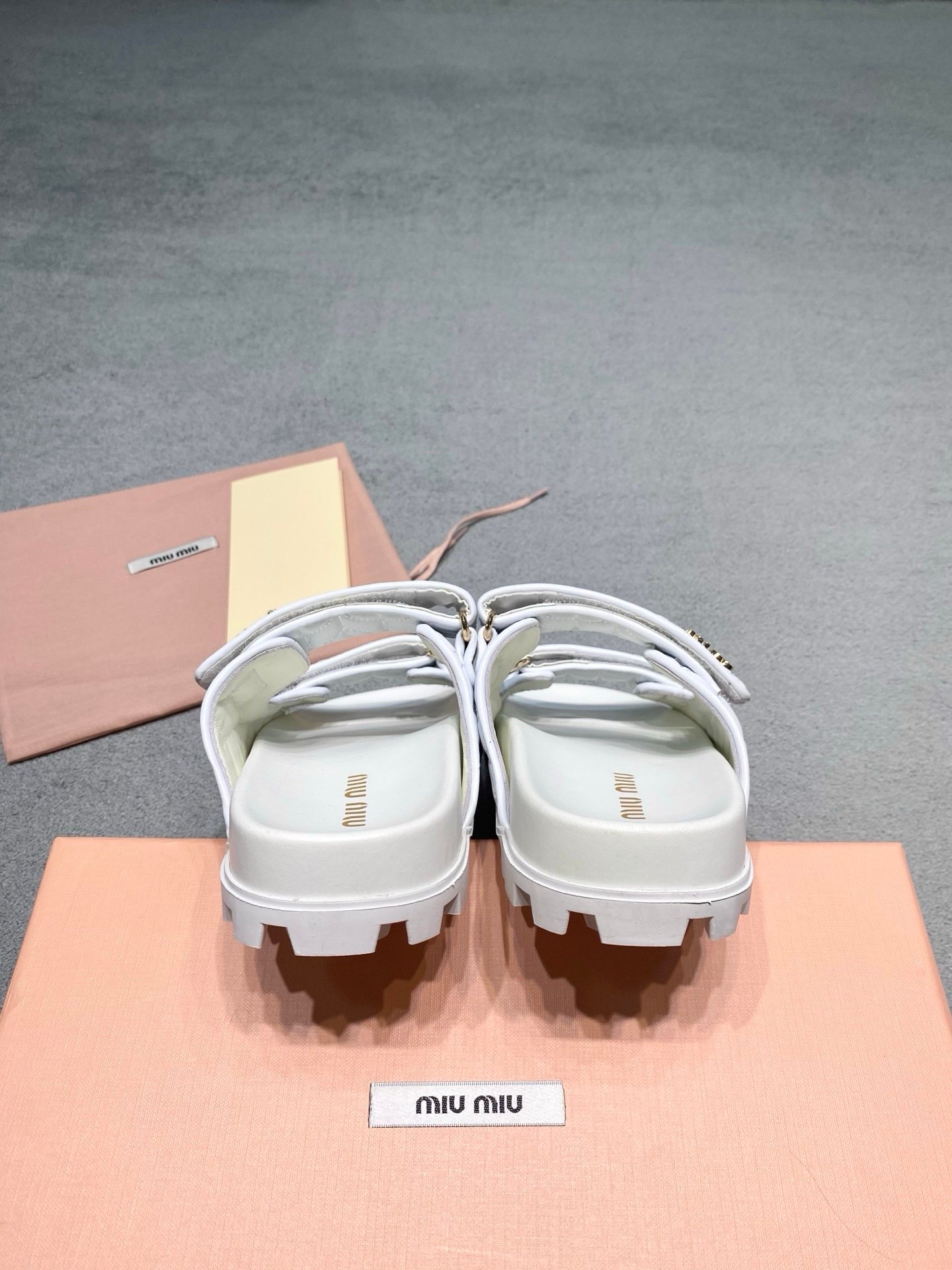 Miu Miu Sandals in White Gold - Afbeelding 8