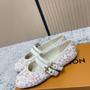 Alternative view of Louis Vuitton Ballerinas in White Beige