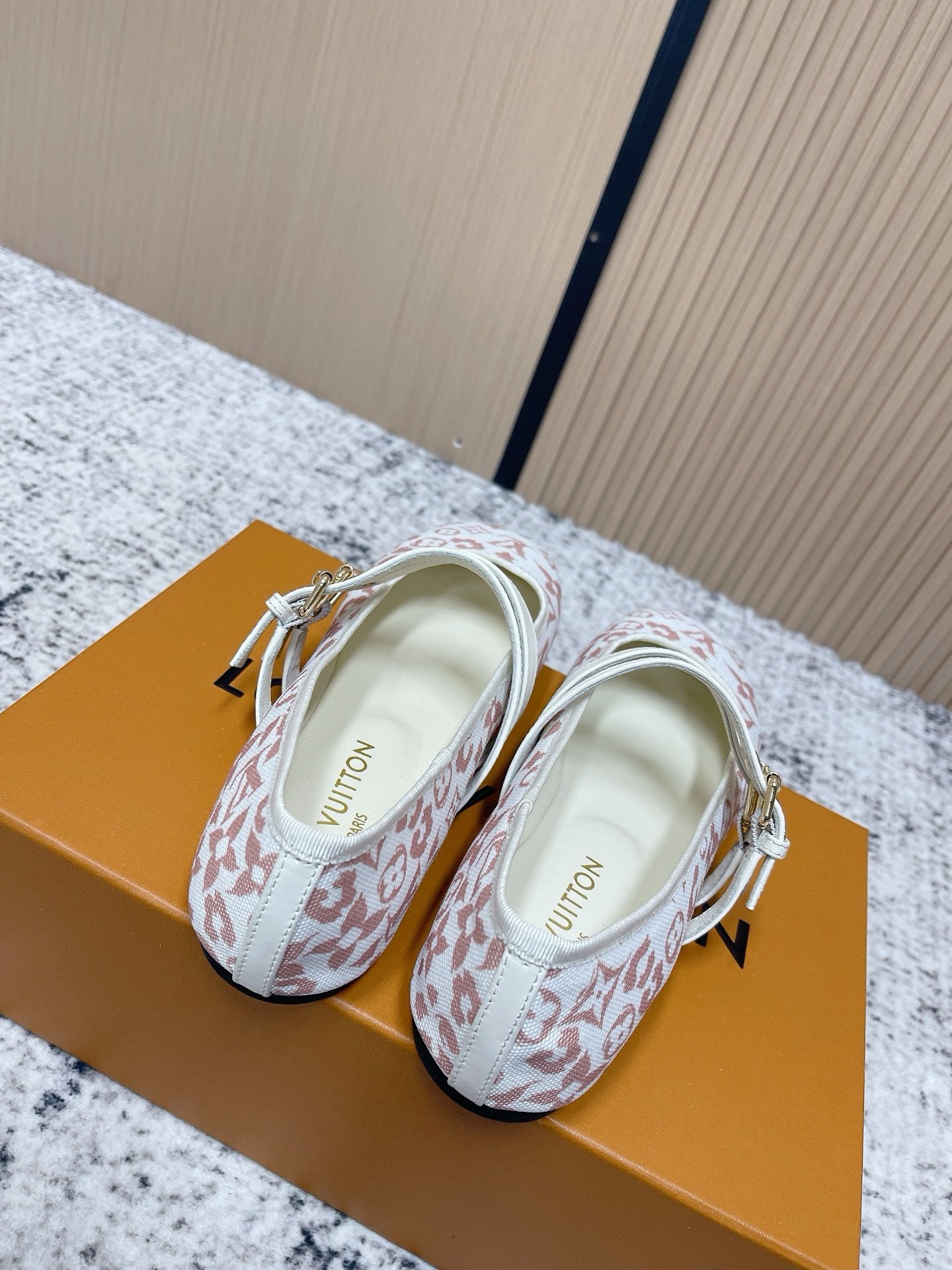 Louis Vuitton Ballerinas in White Beige - Afbeelding 4