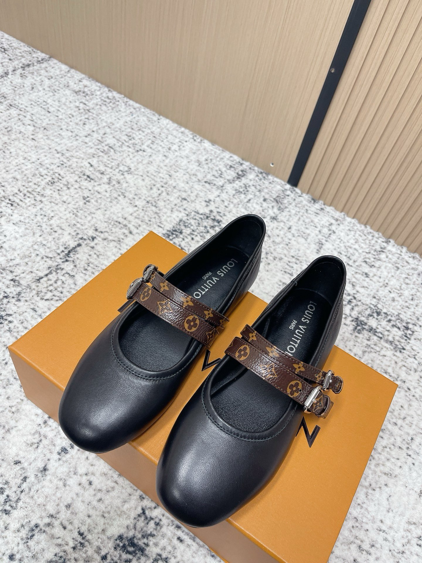 Louis Vuitton Ballerinas in Black Brown