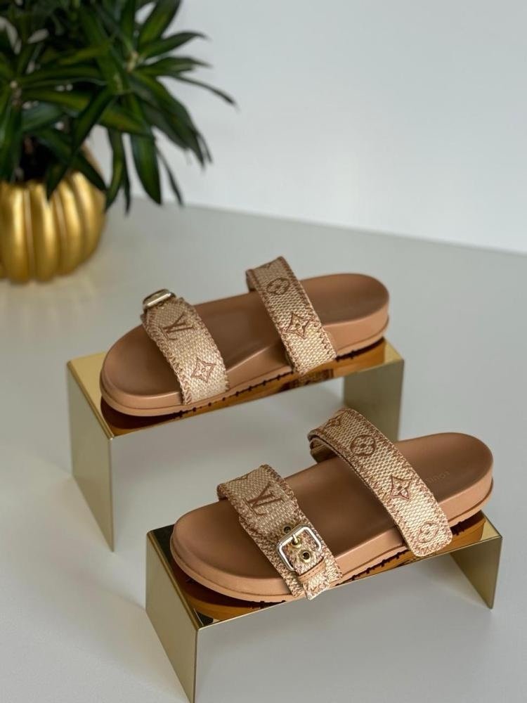Louis Vuitton Sandals in Beige